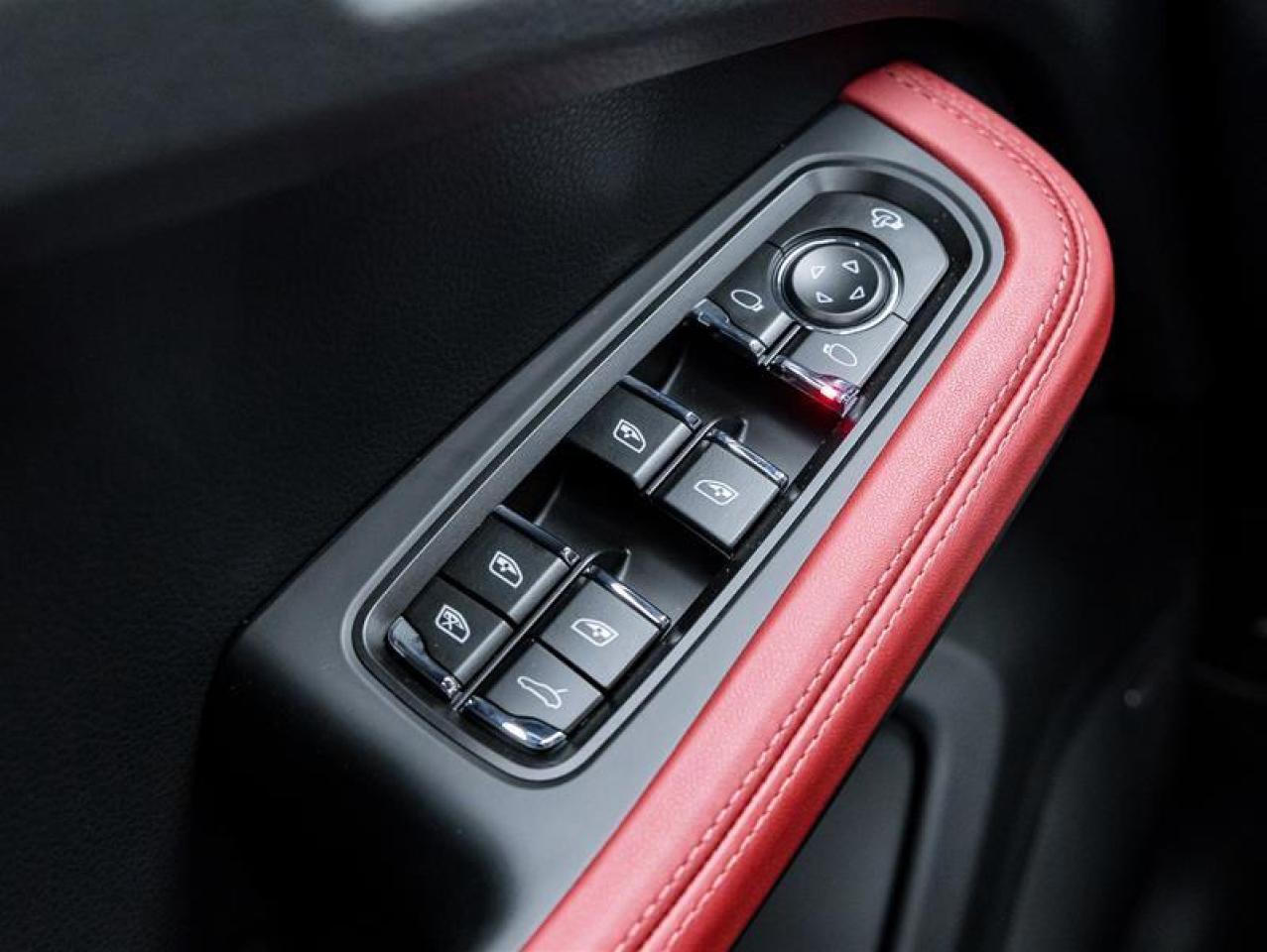 2025 Porsche Macan  Photo