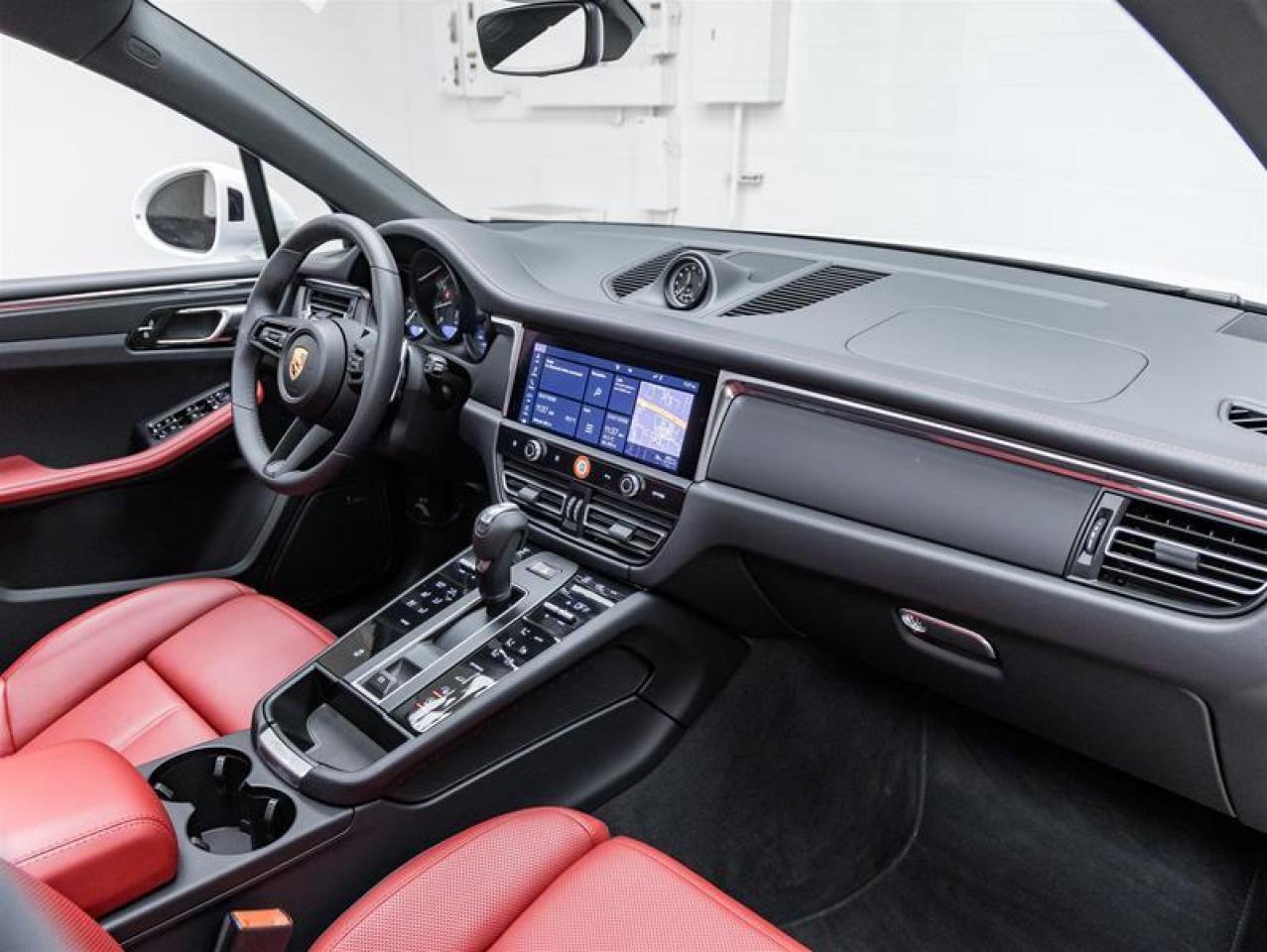 2025 Porsche Macan  Photo