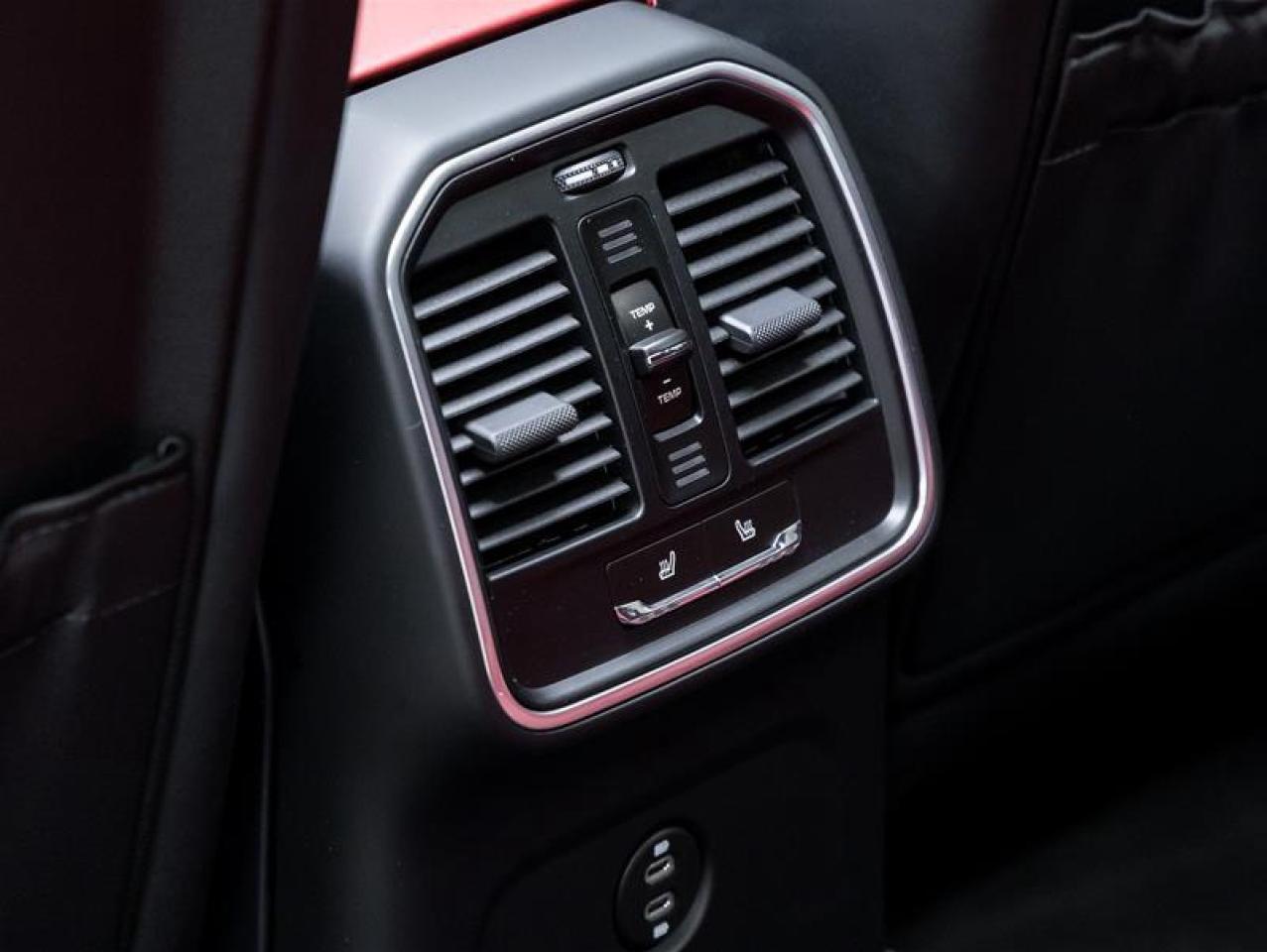 2025 Porsche Macan  Photo