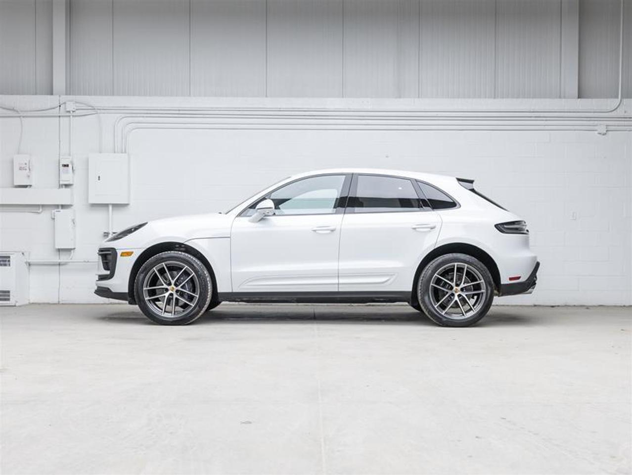2025 Porsche Macan  Photo4