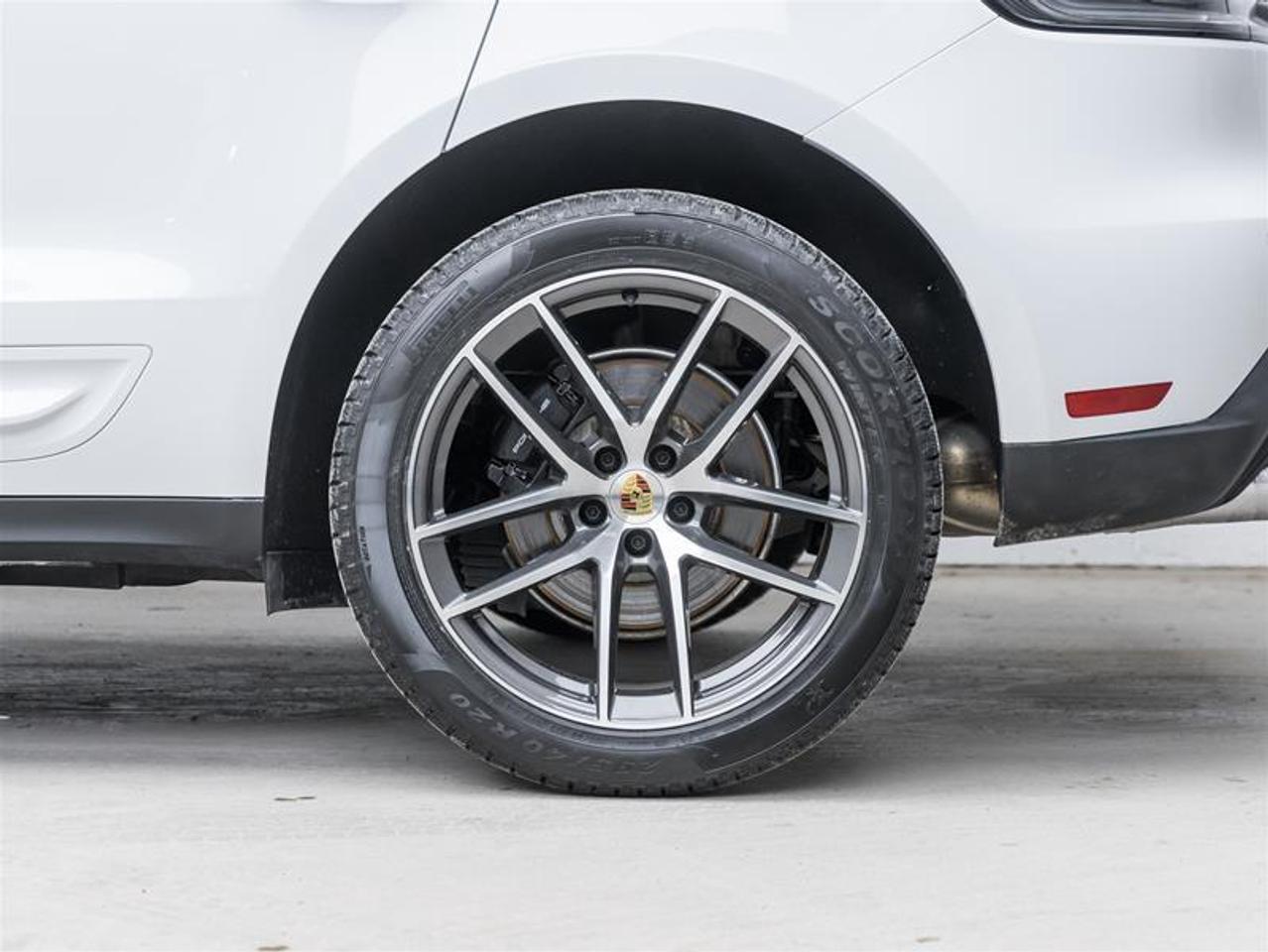 2025 Porsche Macan  Photo