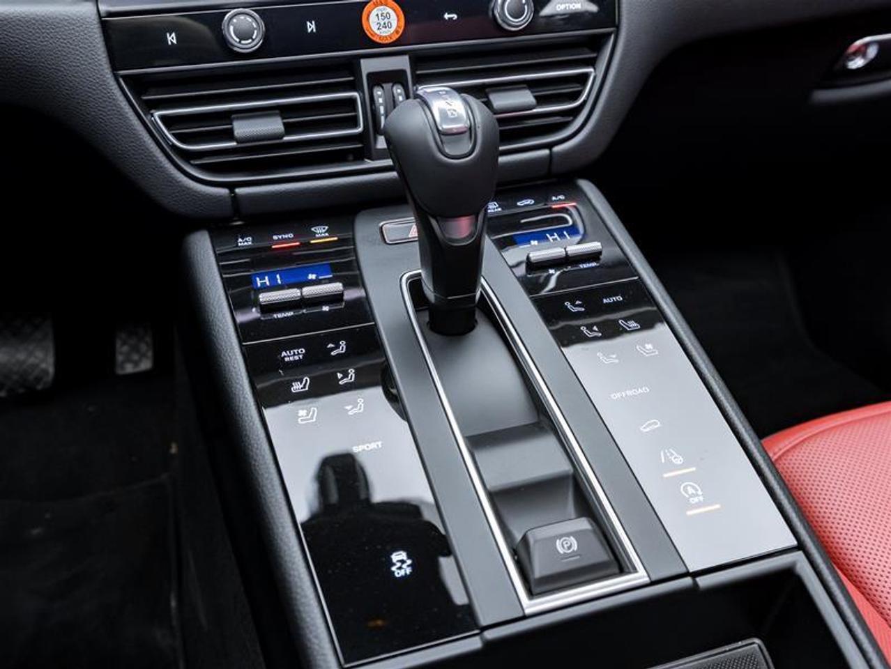 2025 Porsche Macan  Photo