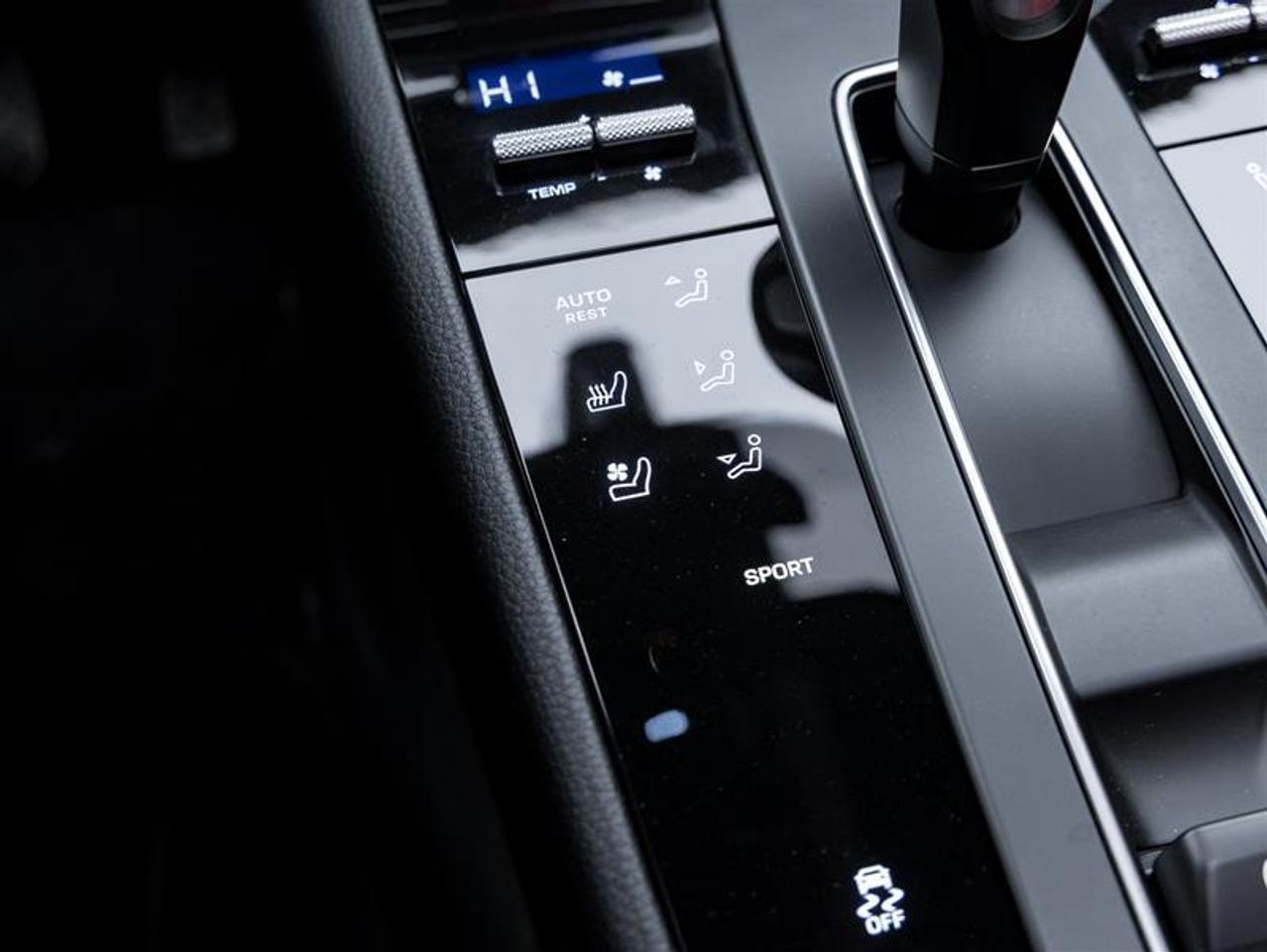 2025 Porsche Macan  Photo