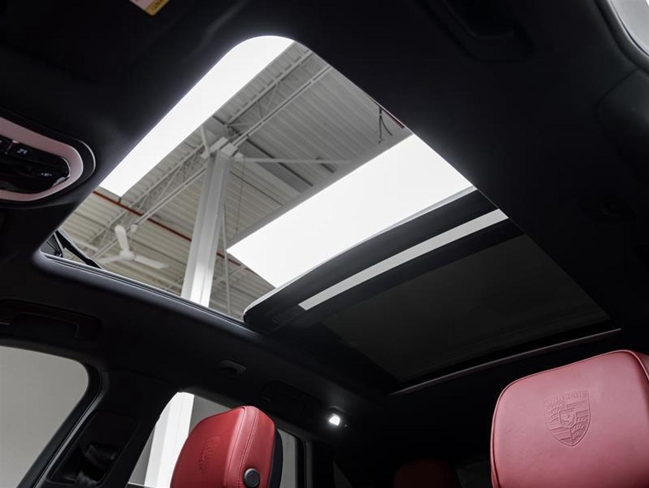 2025 Porsche Macan  Photo