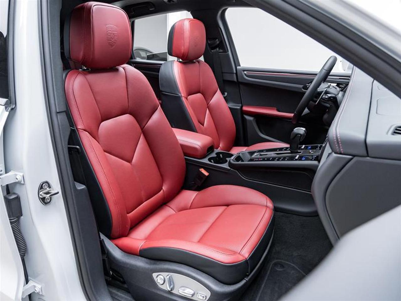 2025 Porsche Macan  Photo