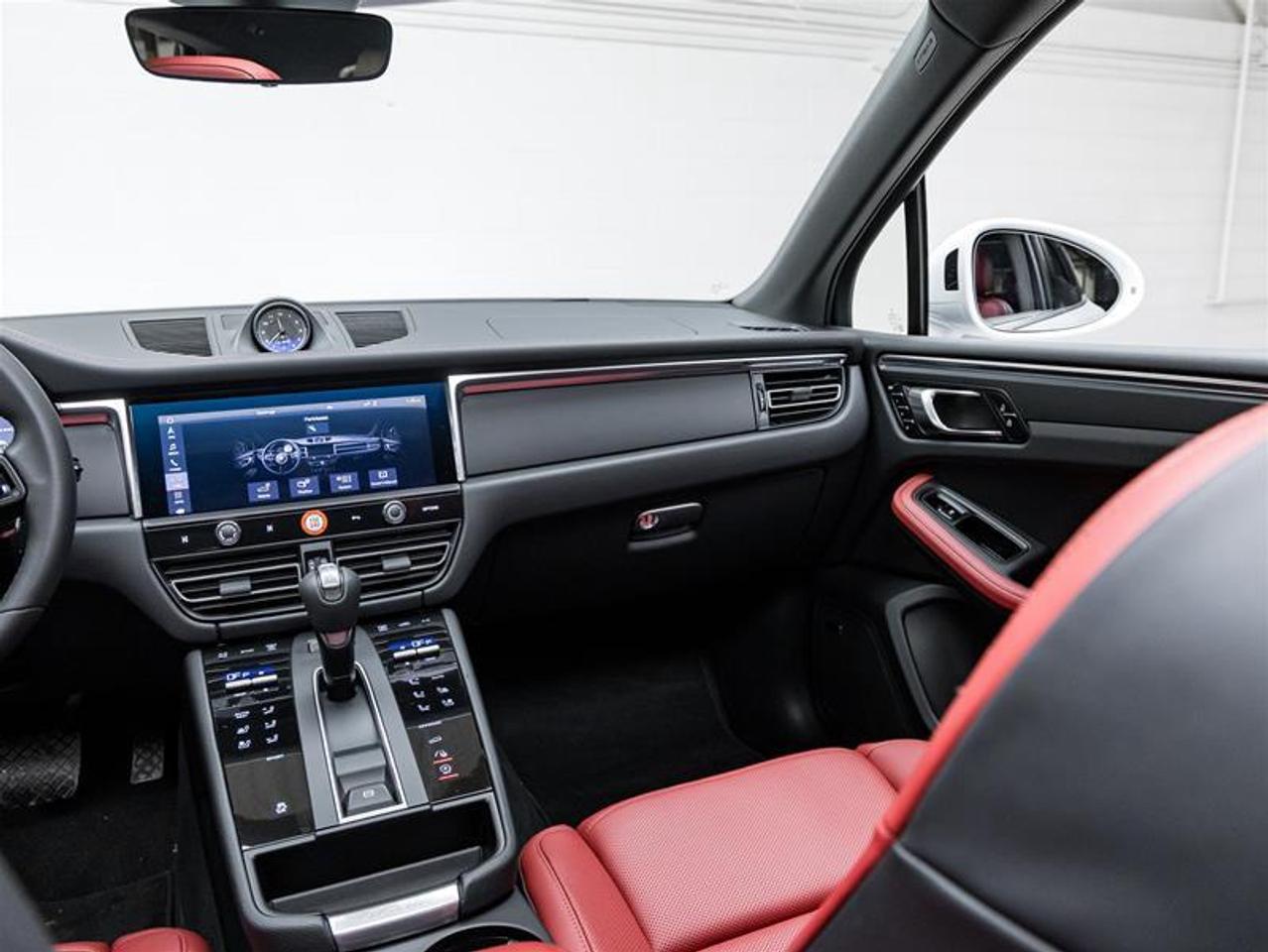 2025 Porsche Macan  Photo