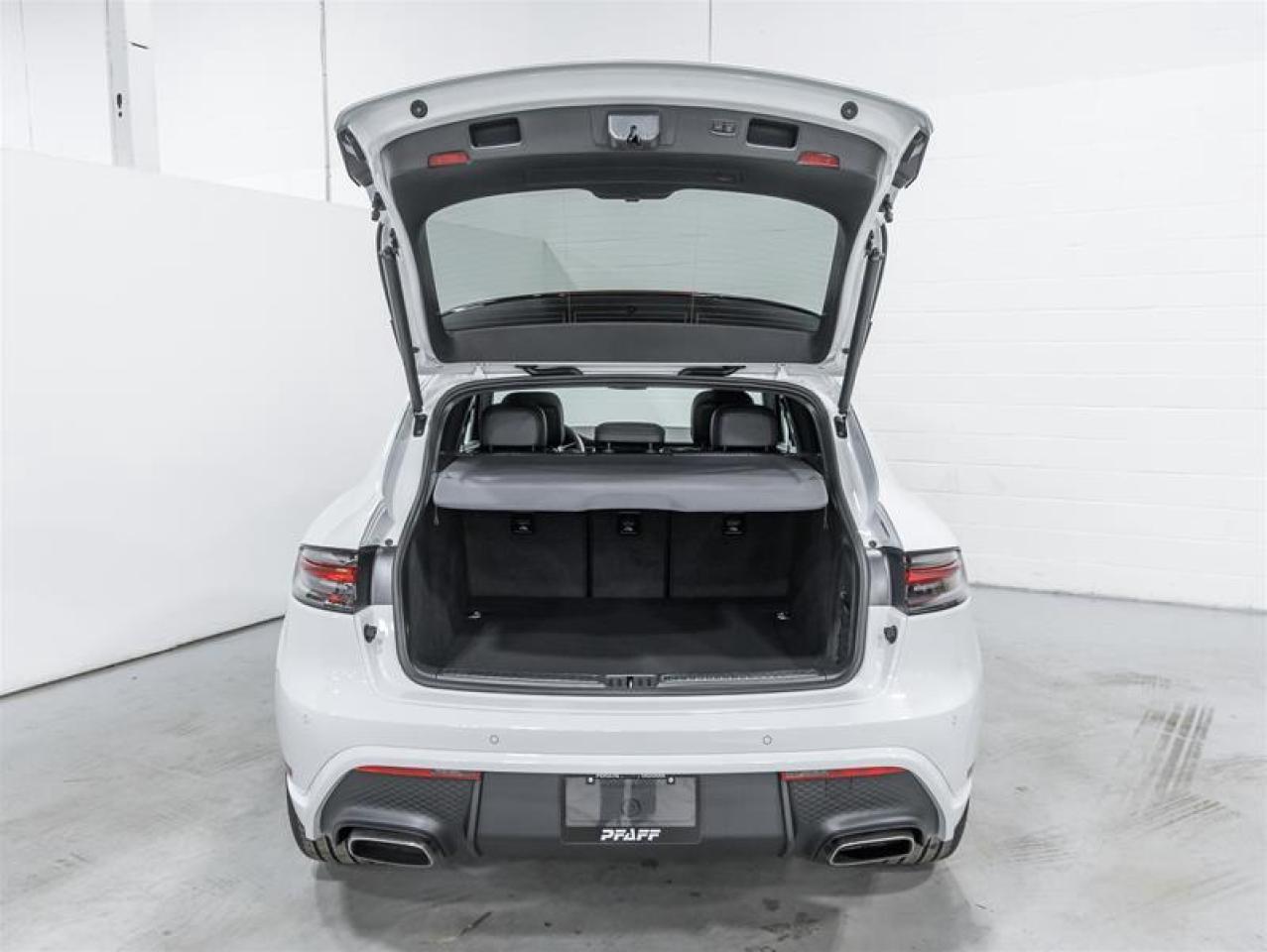 2026 Porsche Macan  Photo