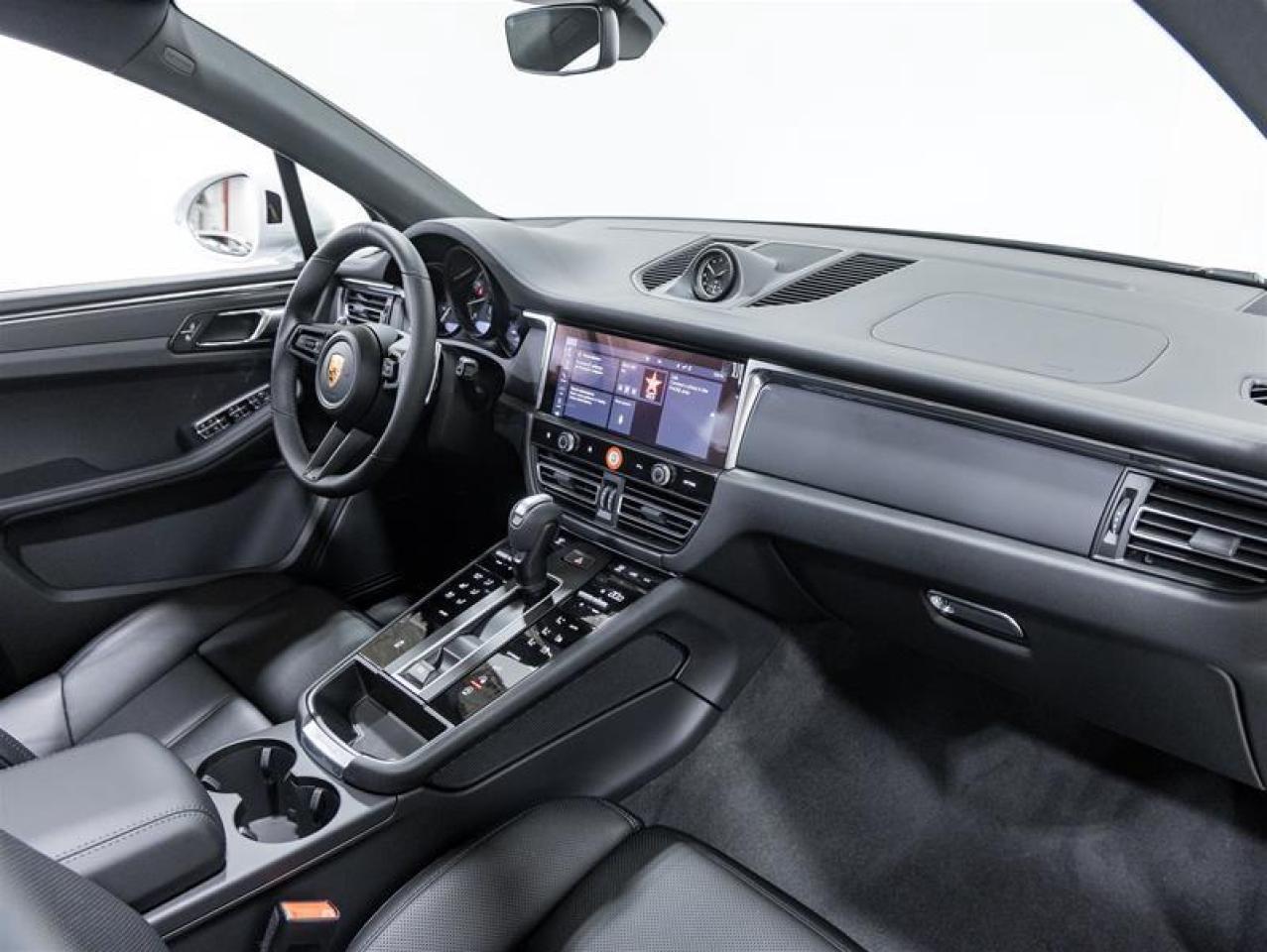 2026 Porsche Macan  Photo