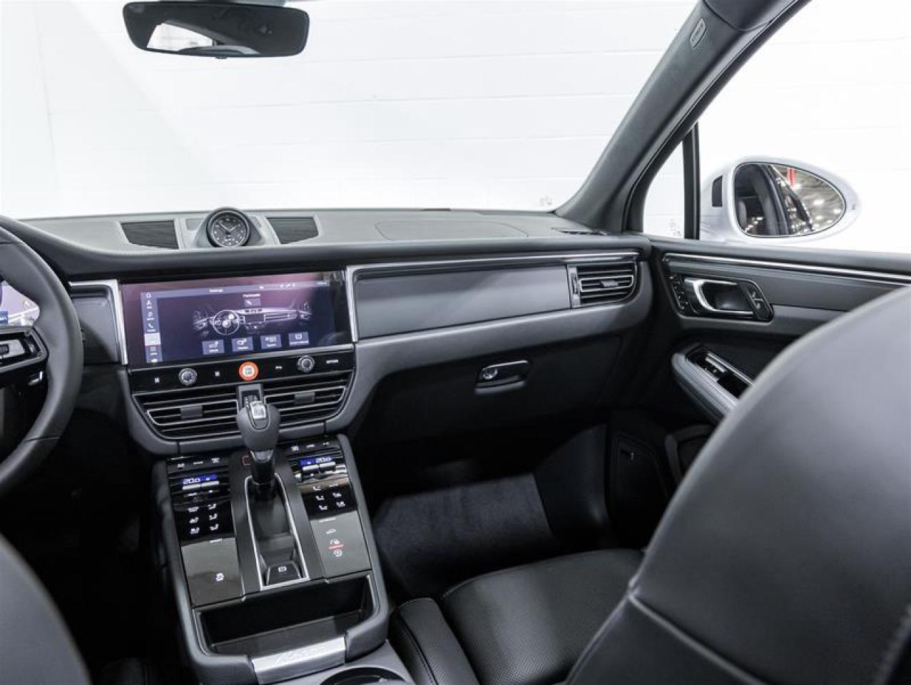 2026 Porsche Macan  Photo