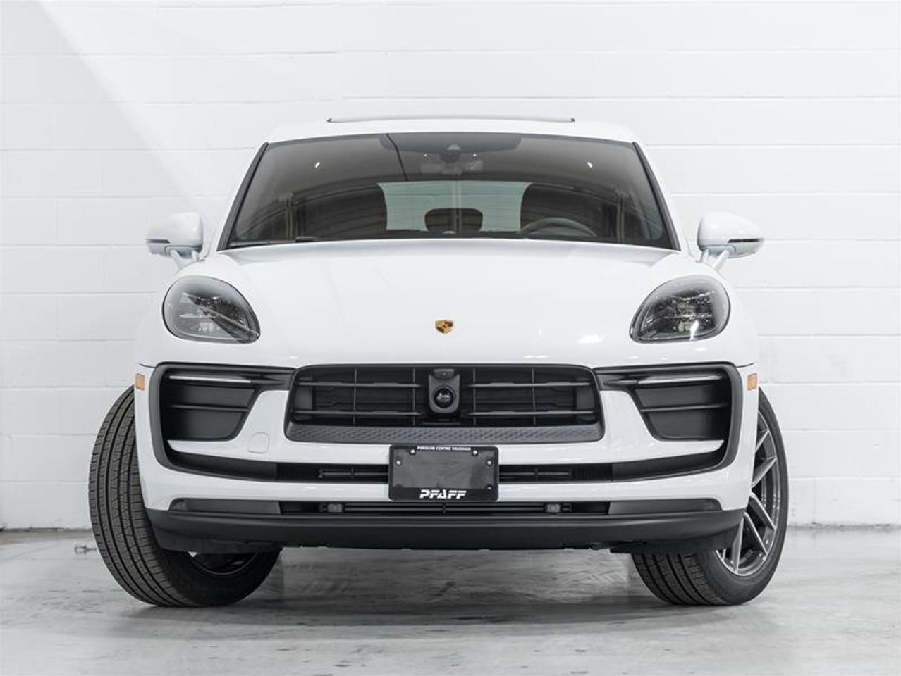 2026 Porsche Macan  Photo1