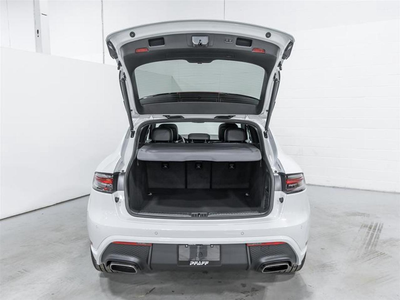 2026 Porsche Macan  Photo