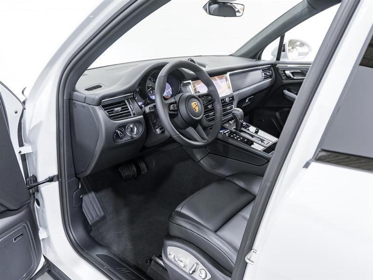 2026 Porsche Macan  Photo