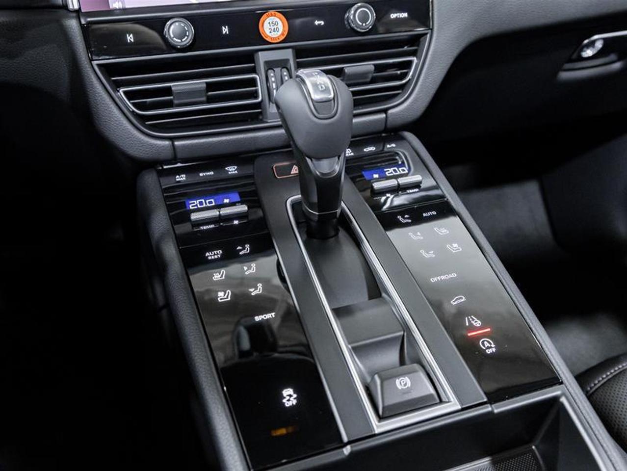 2026 Porsche Macan  Photo