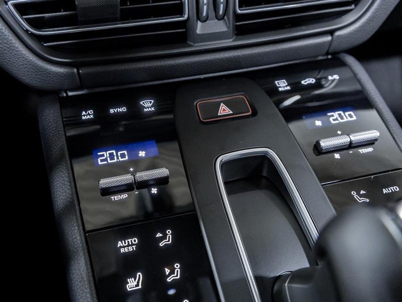 2026 Porsche Macan  Photo