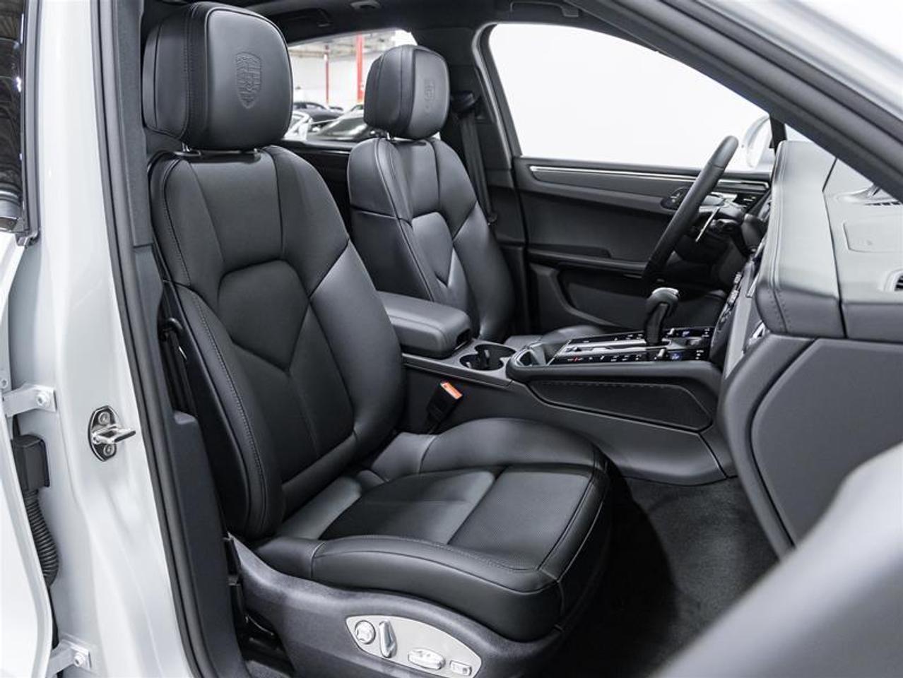 2026 Porsche Macan  Photo