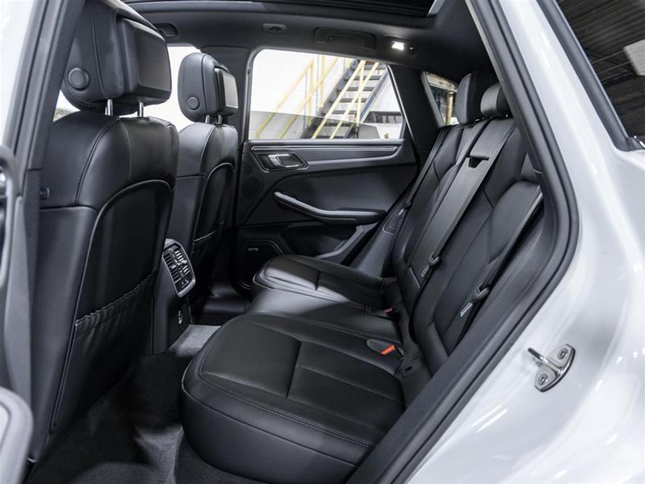 2026 Porsche Macan  Photo
