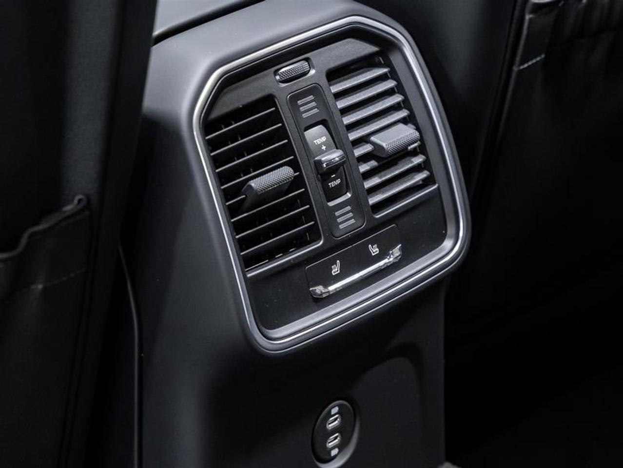 2026 Porsche Macan  Photo