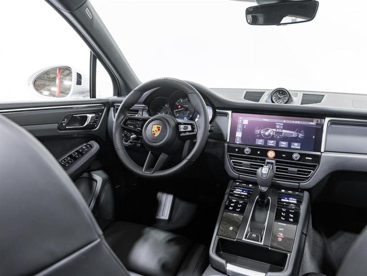 2026 Porsche Macan  Photo