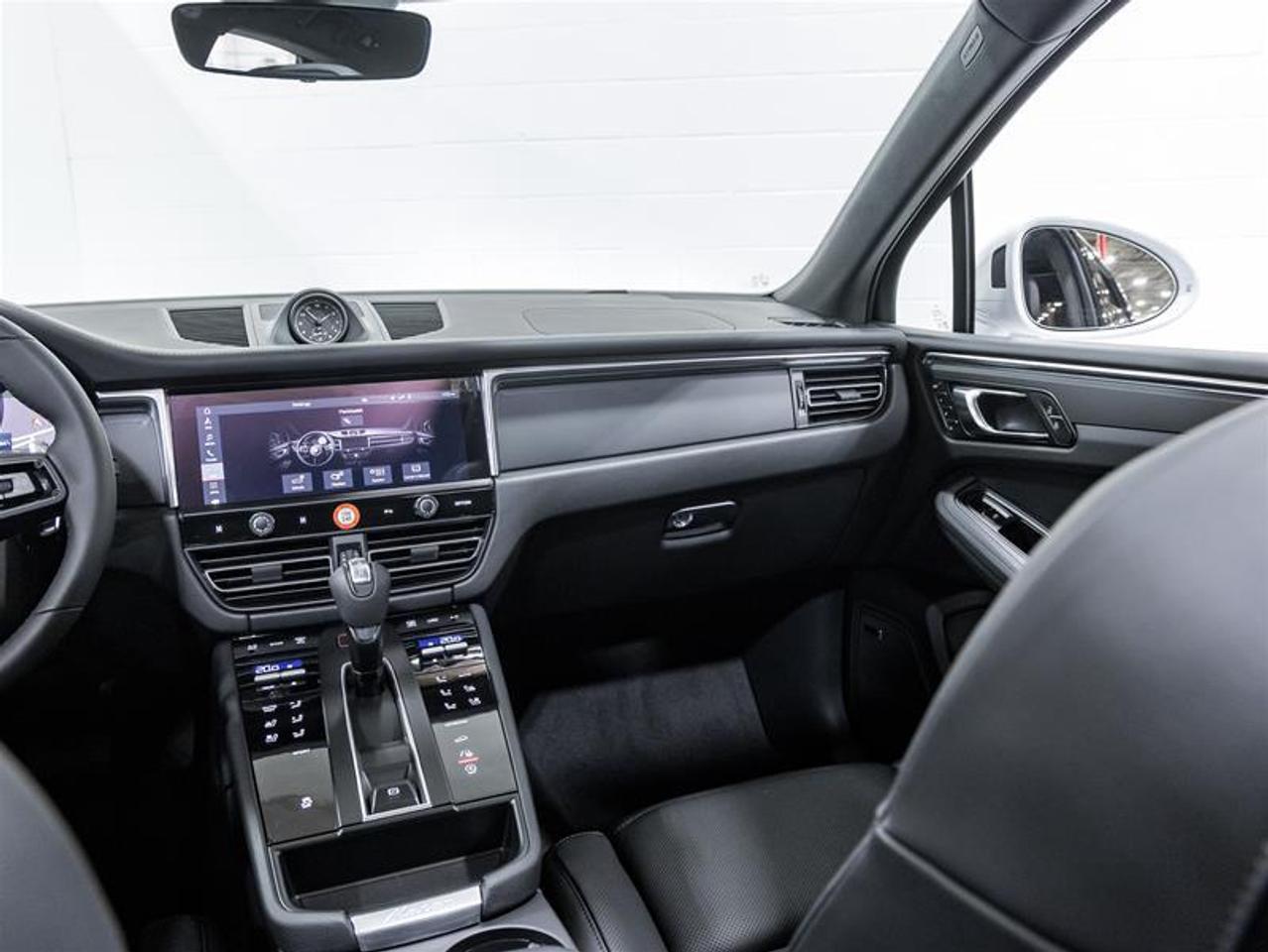 2026 Porsche Macan  Photo