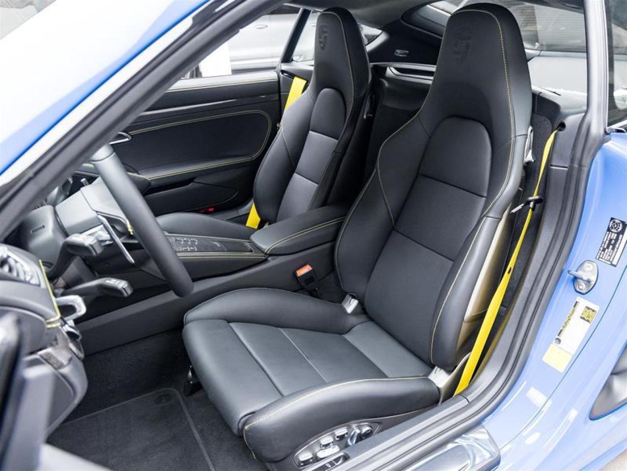 2025 Porsche 718 Cayman  Photo