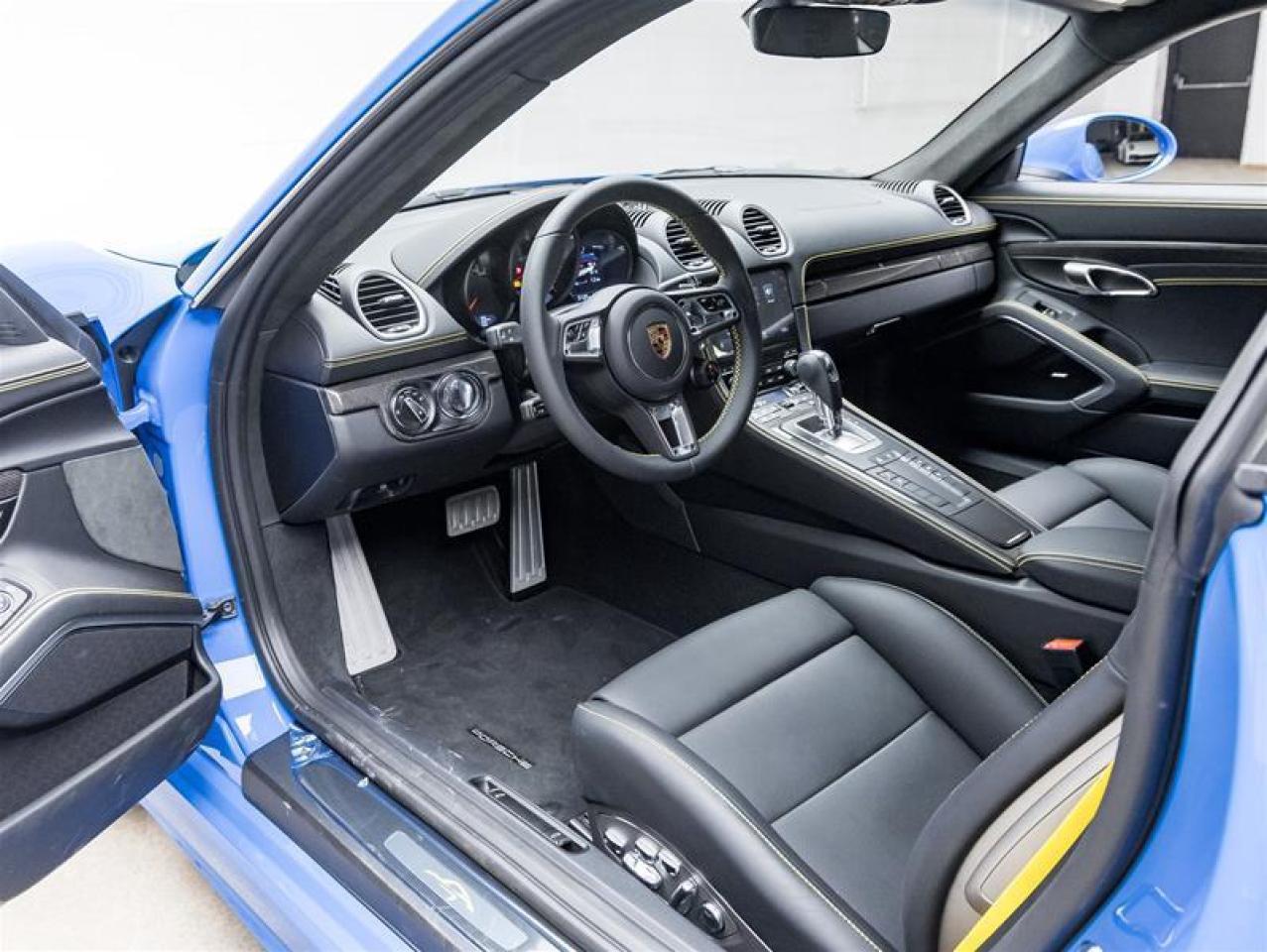 2025 Porsche 718 Cayman  Photo