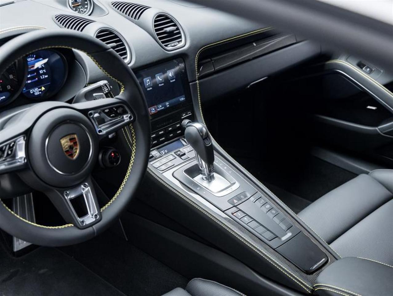 2025 Porsche 718 Cayman  Photo