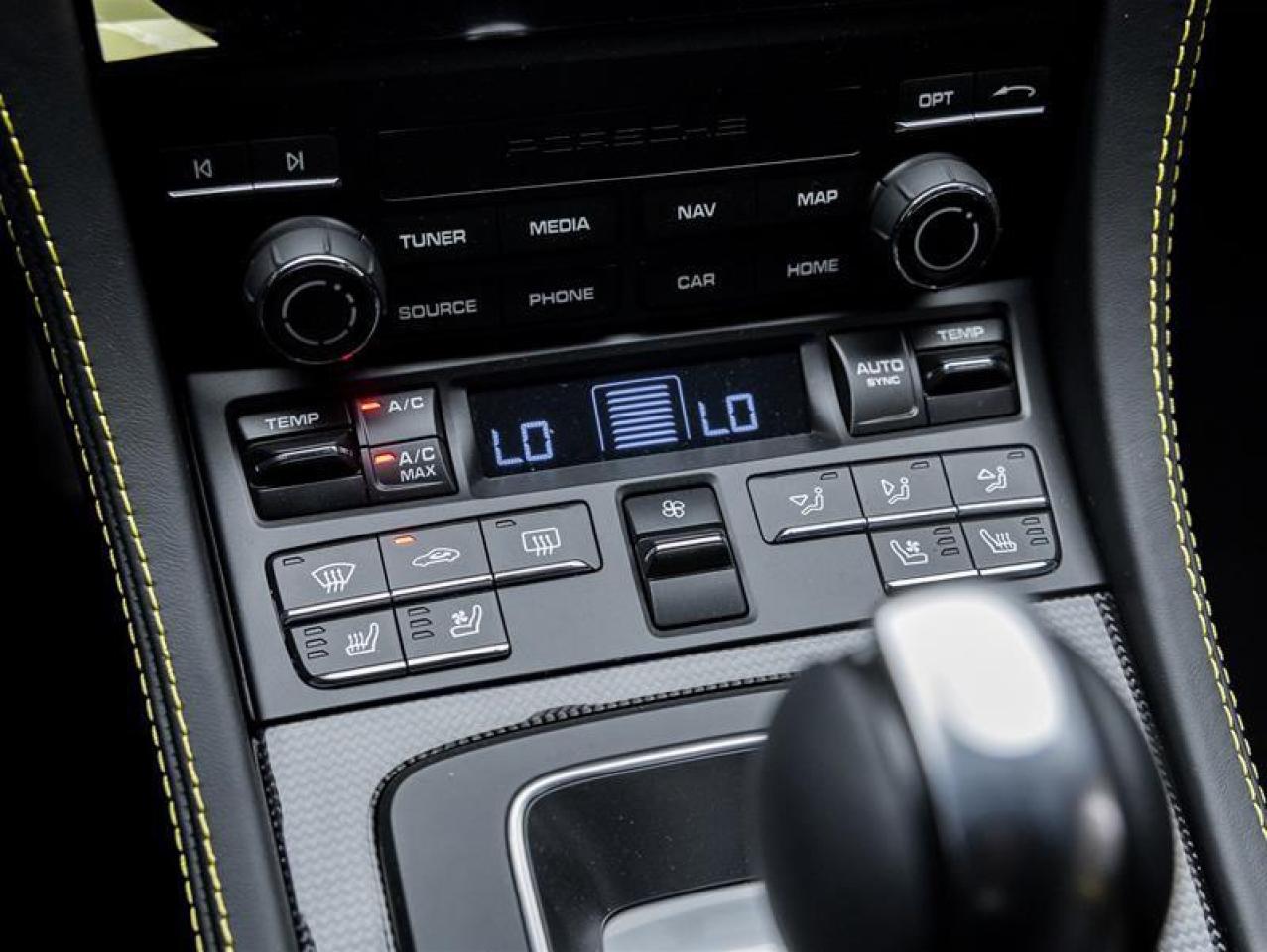 2025 Porsche 718 Cayman  Photo