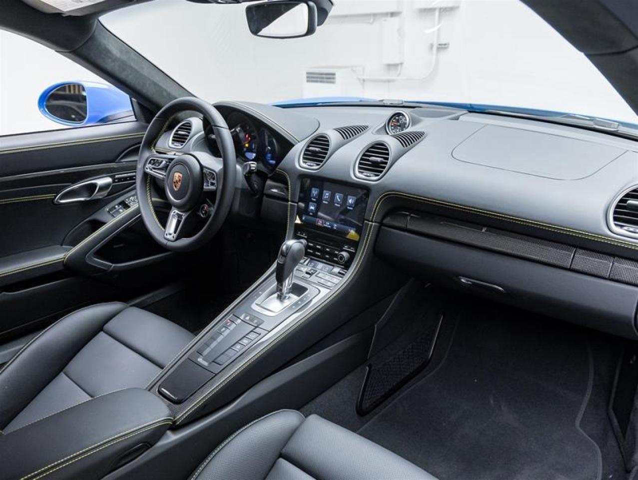 2025 Porsche 718 Cayman  Photo