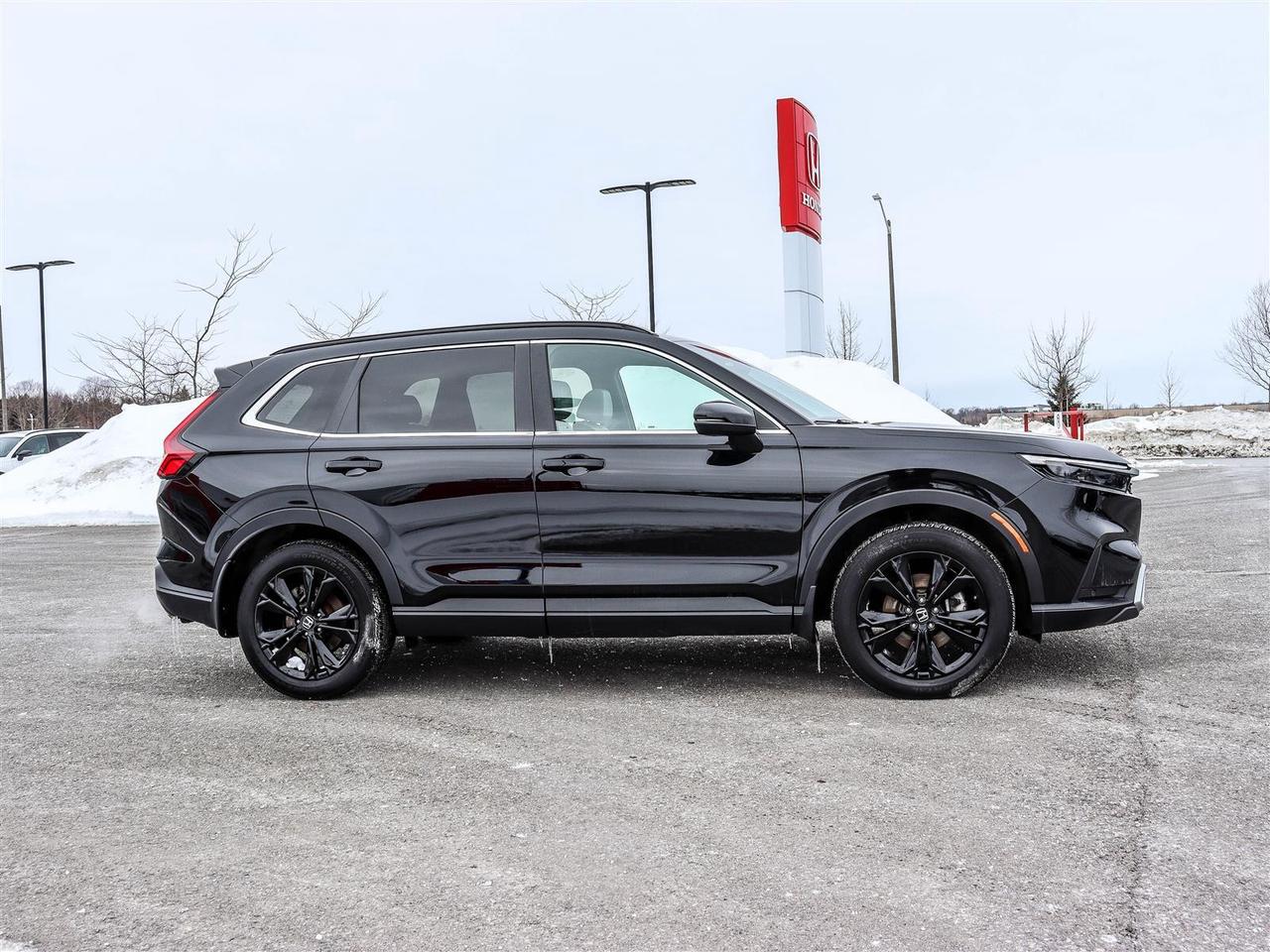 2024 Honda CR-V Hybrid Touring 4dr All-Wheel Drive Photo2