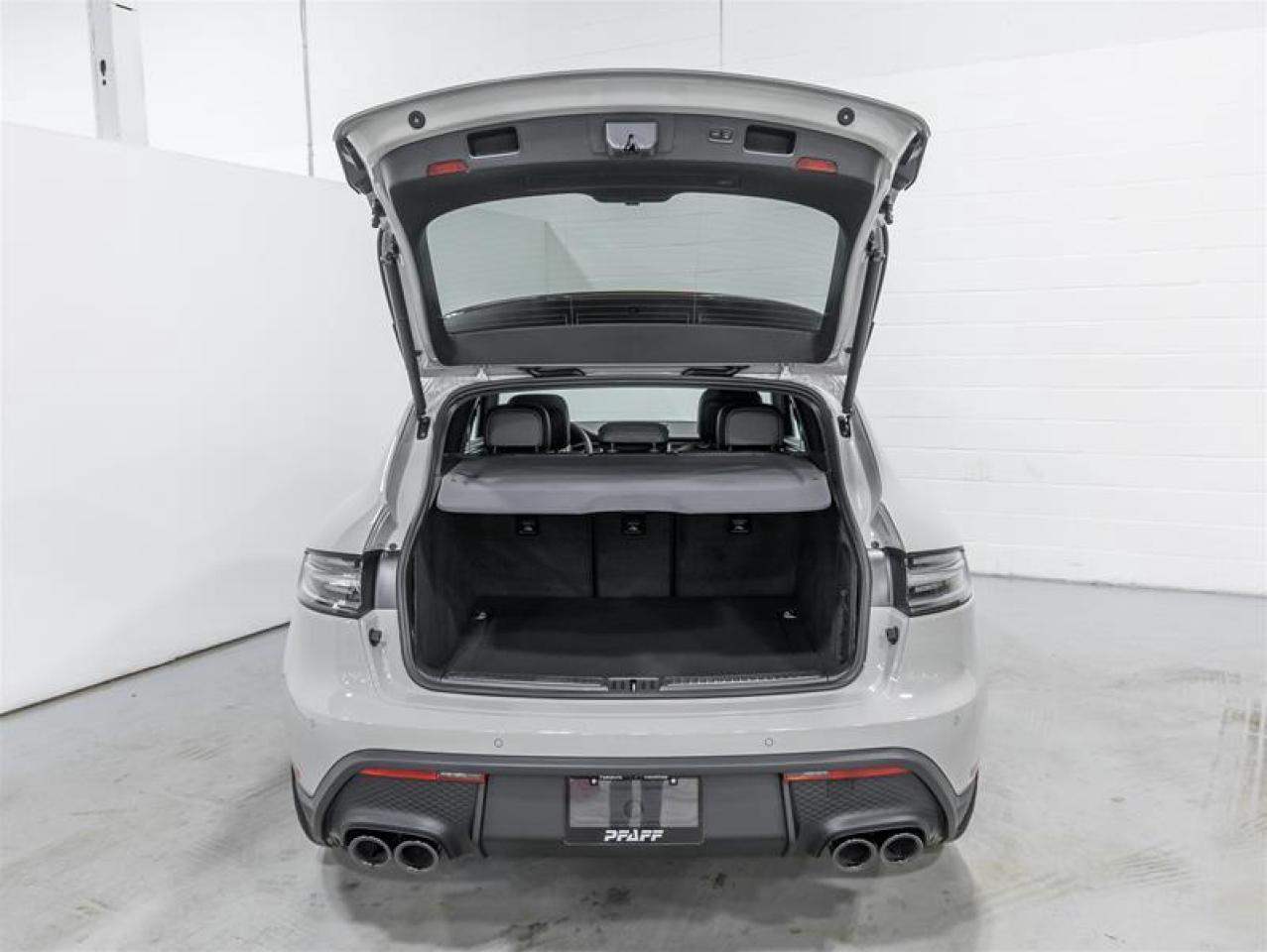 2026 Porsche Macan  Photo