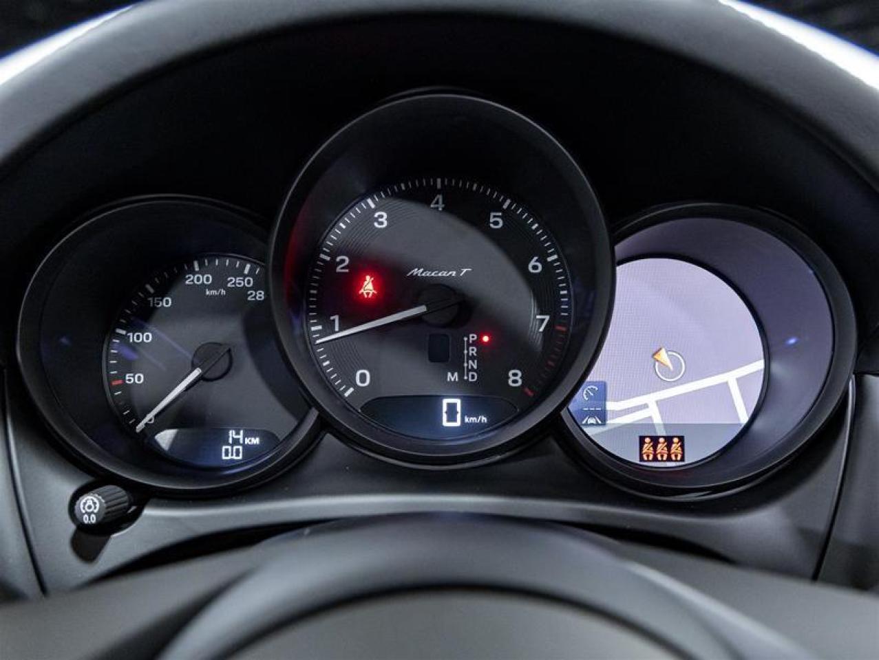 2026 Porsche Macan  Photo