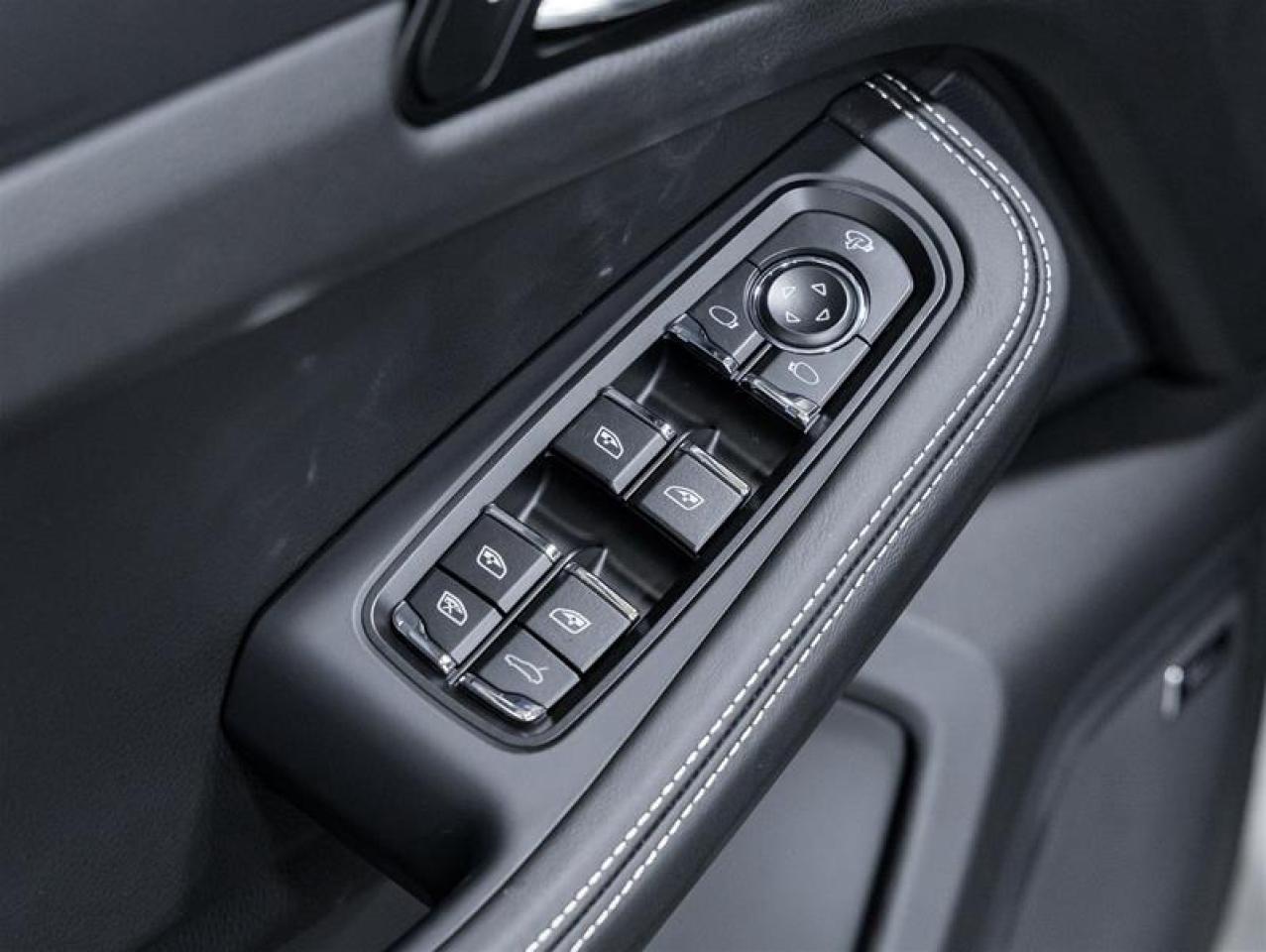 2026 Porsche Macan  Photo