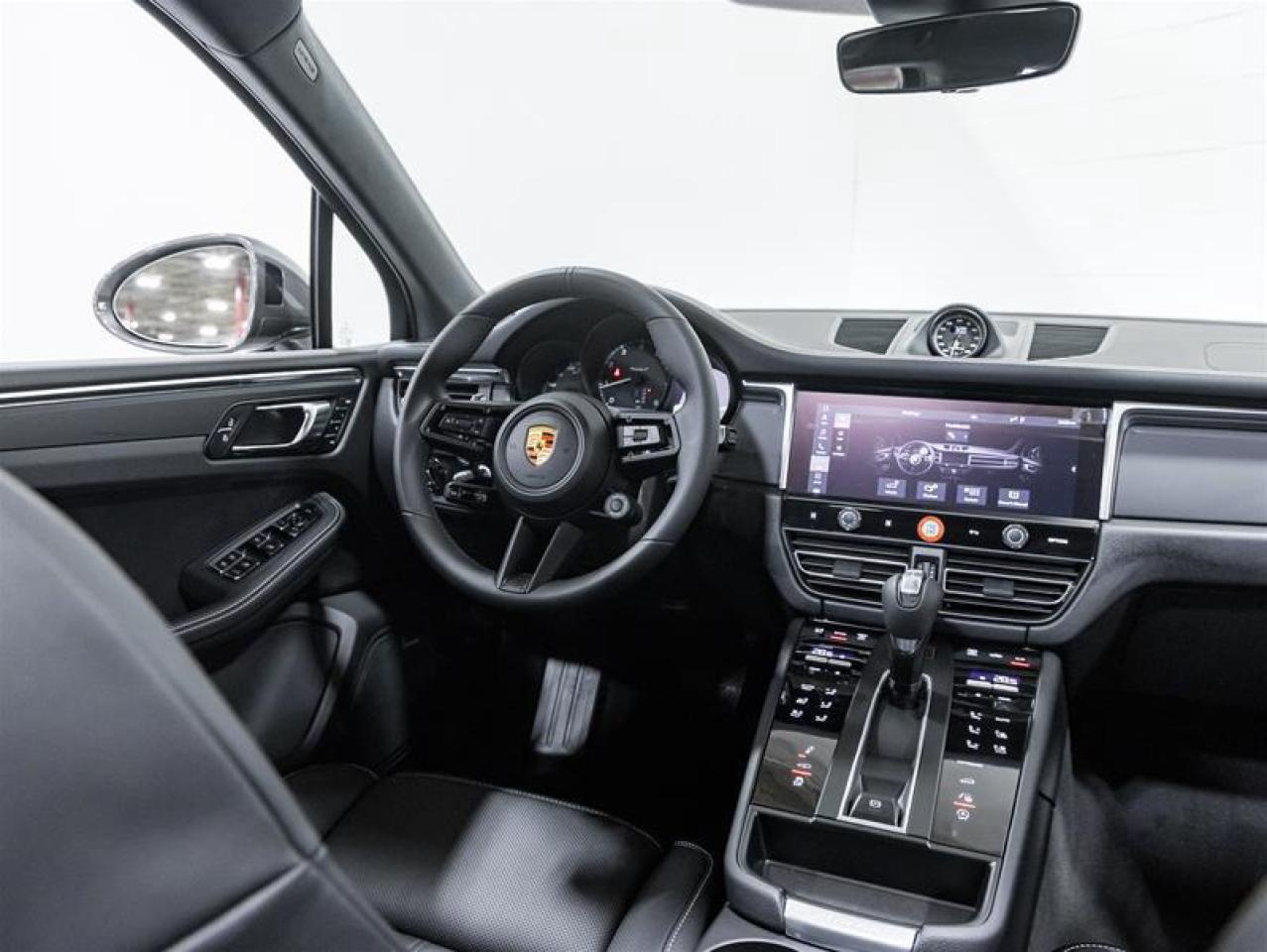 2026 Porsche Macan  Photo