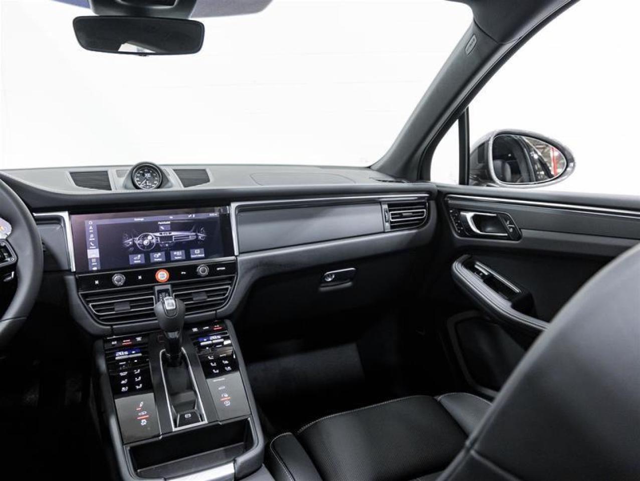 2026 Porsche Macan  Photo