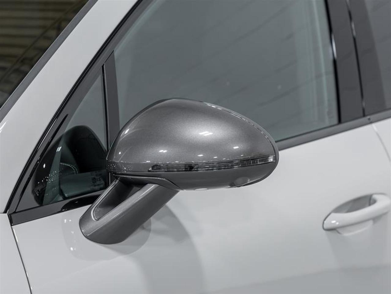 2026 Porsche Macan  Photo