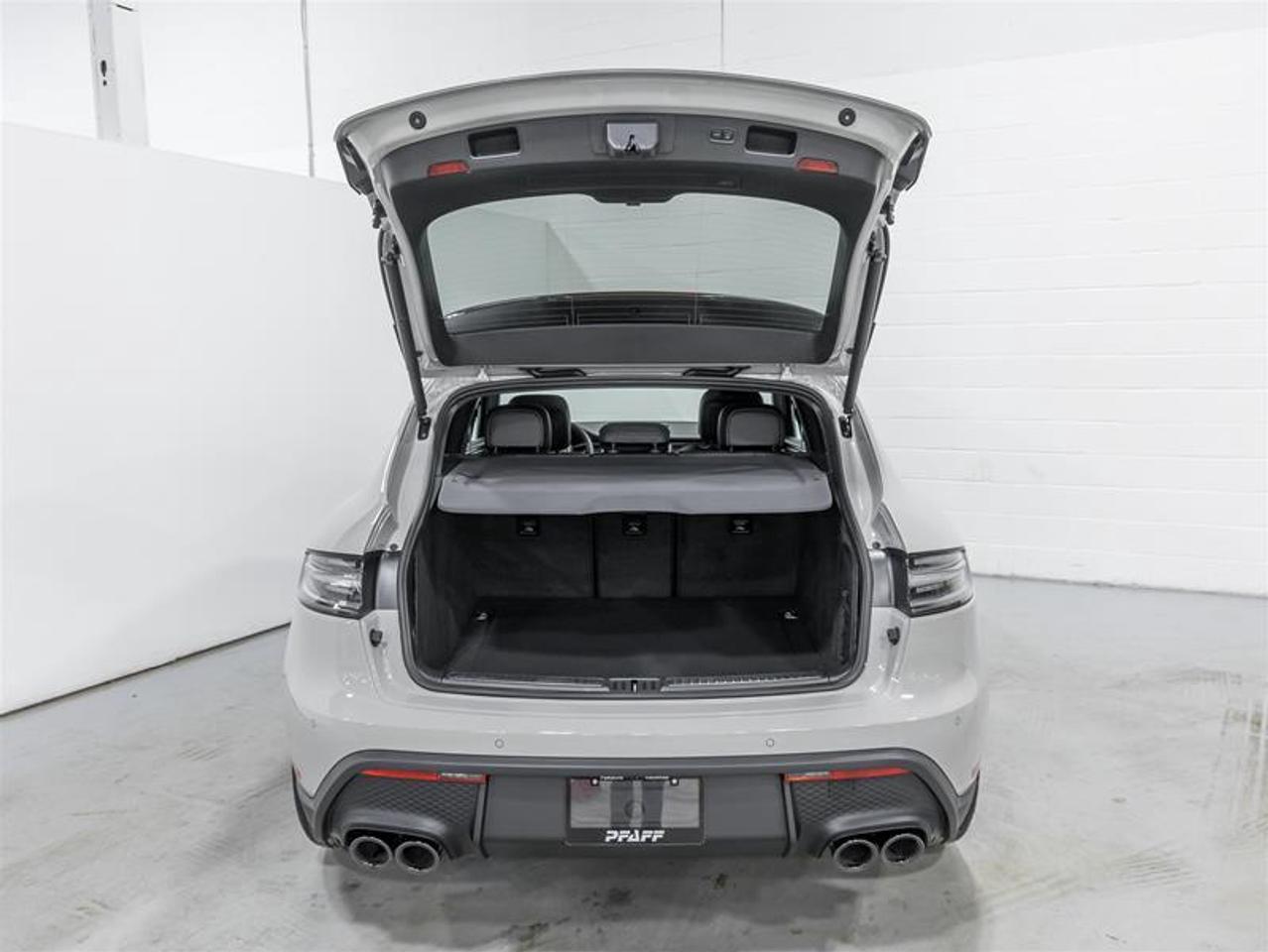 2026 Porsche Macan  Photo