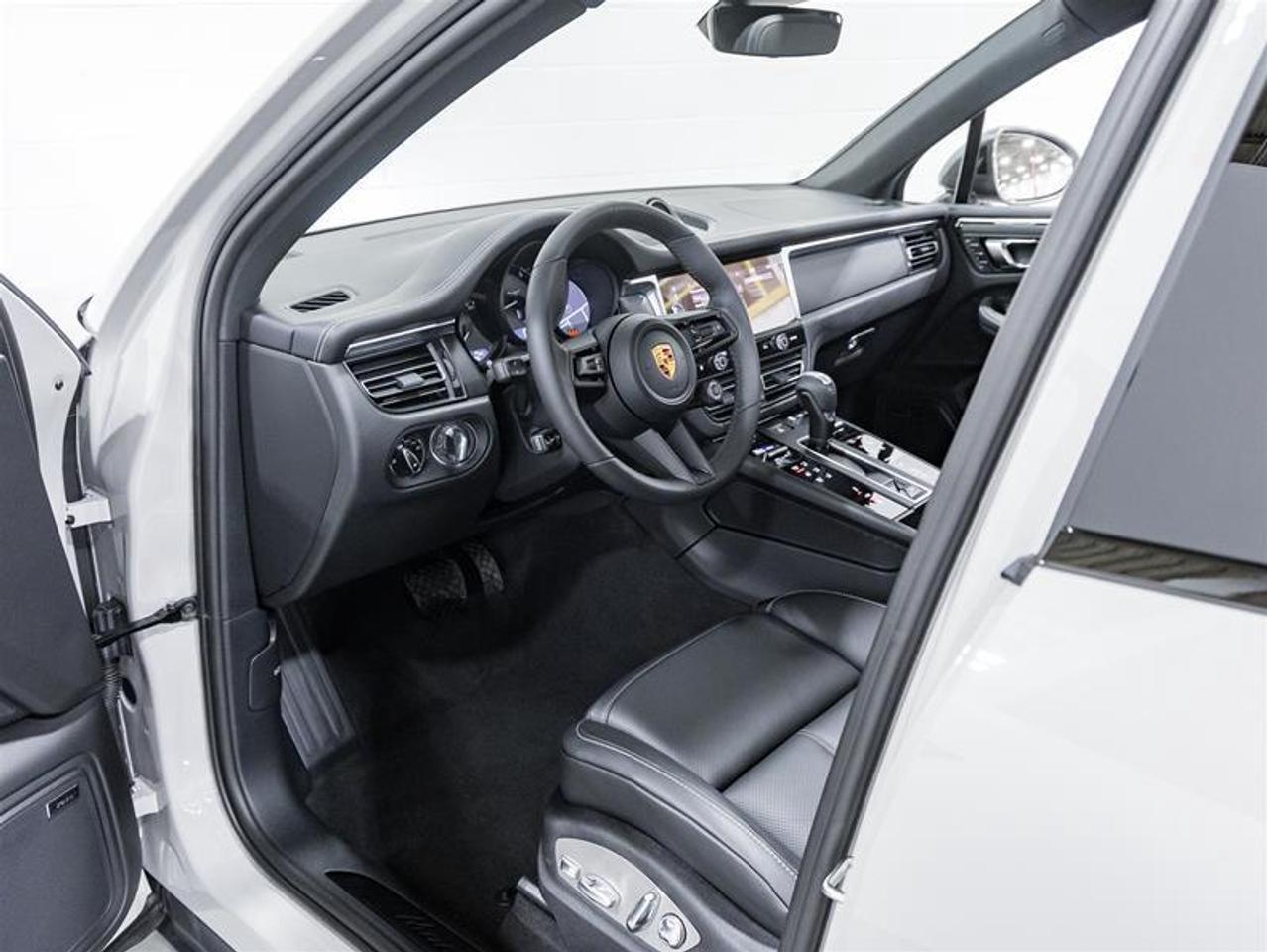 2026 Porsche Macan  Photo