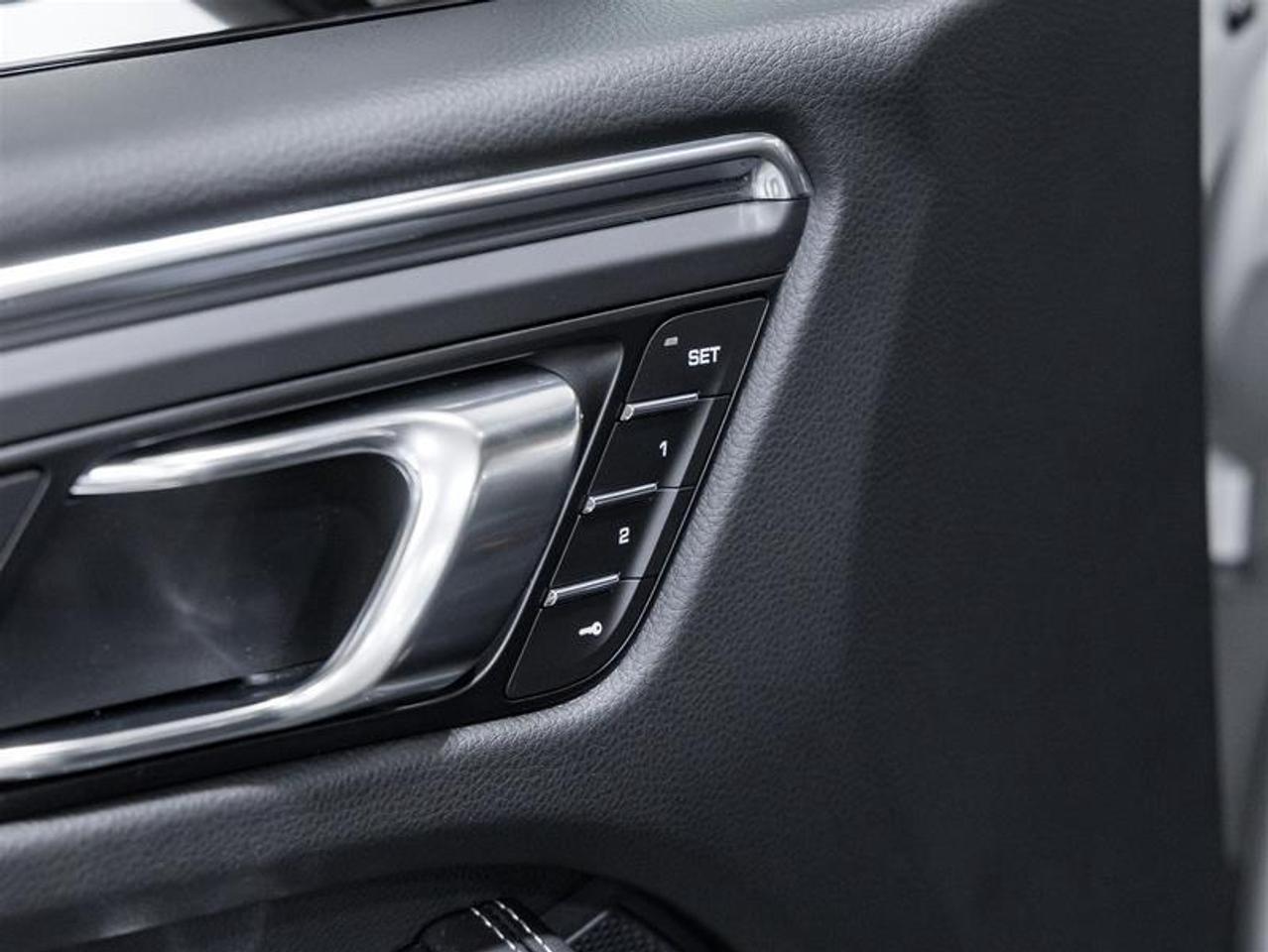 2026 Porsche Macan  Photo