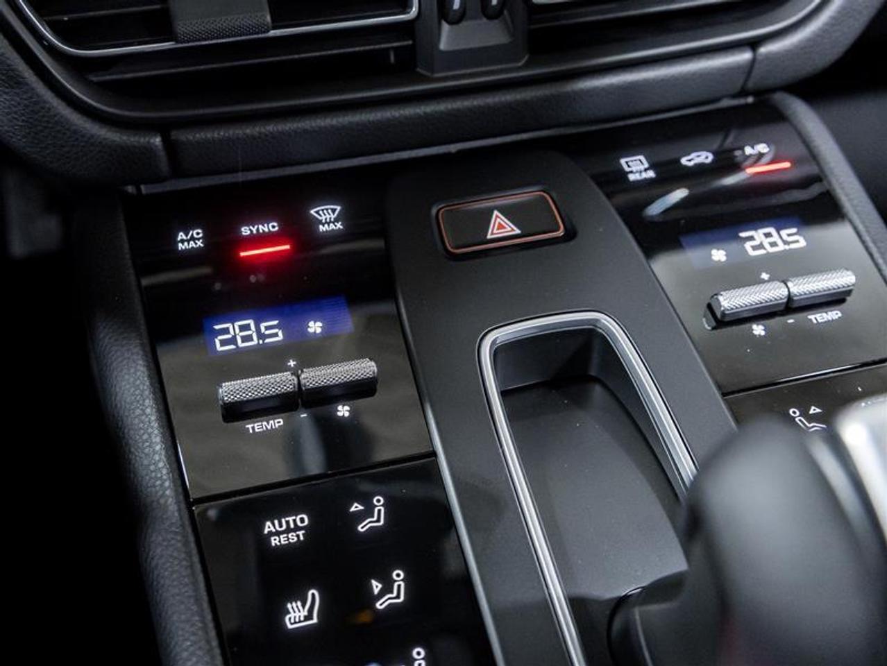 2026 Porsche Macan  Photo