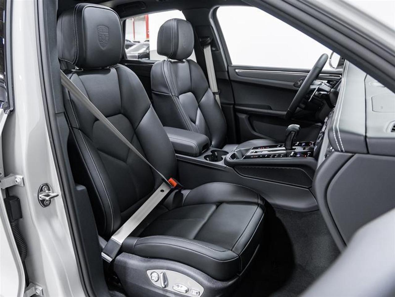 2026 Porsche Macan  Photo