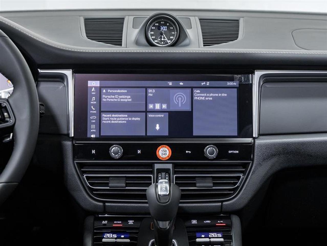 2026 Porsche Macan  Photo