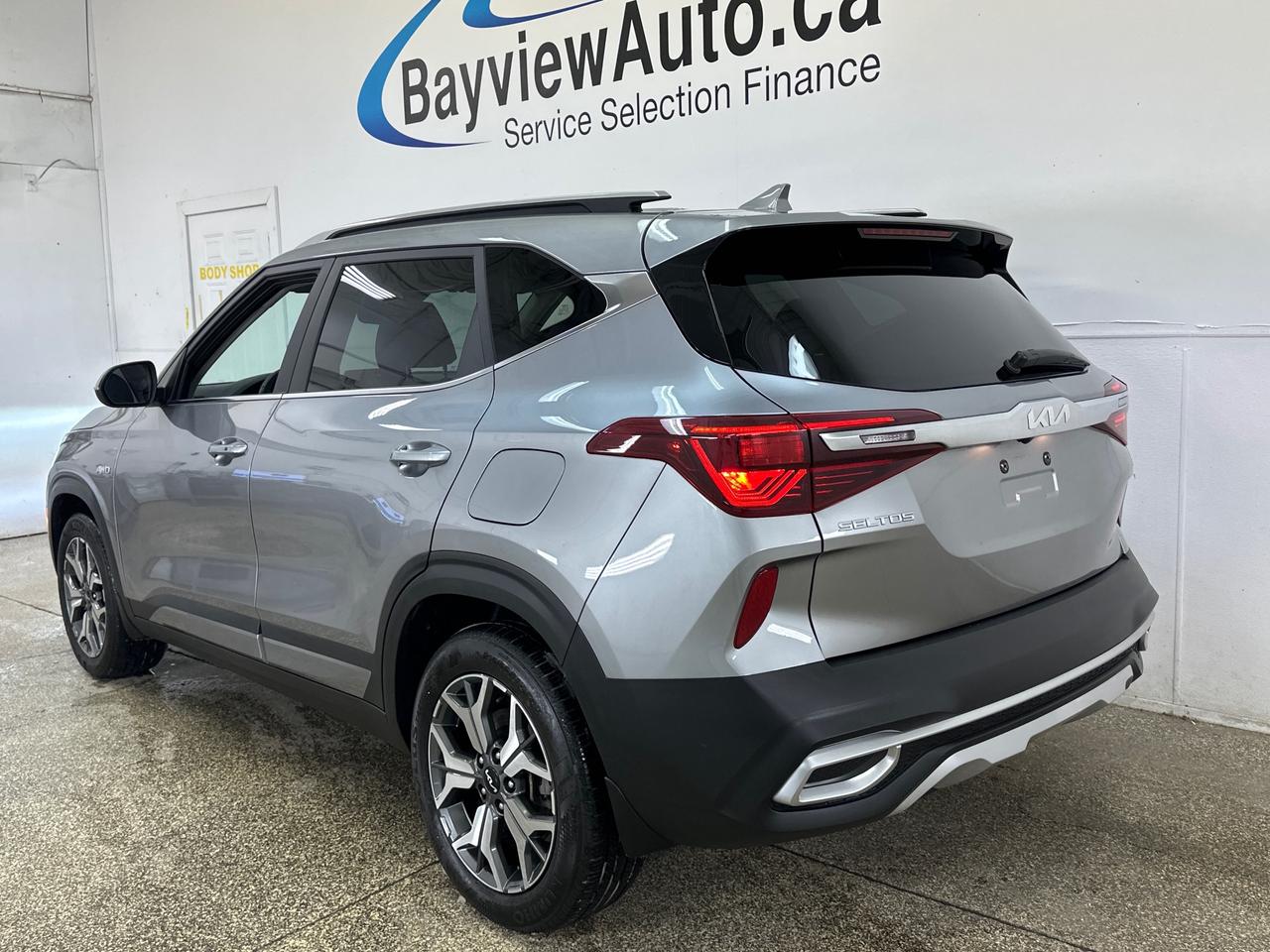 2023 Kia Seltos EX Premium 4dr All-Wheel Drive Photo4