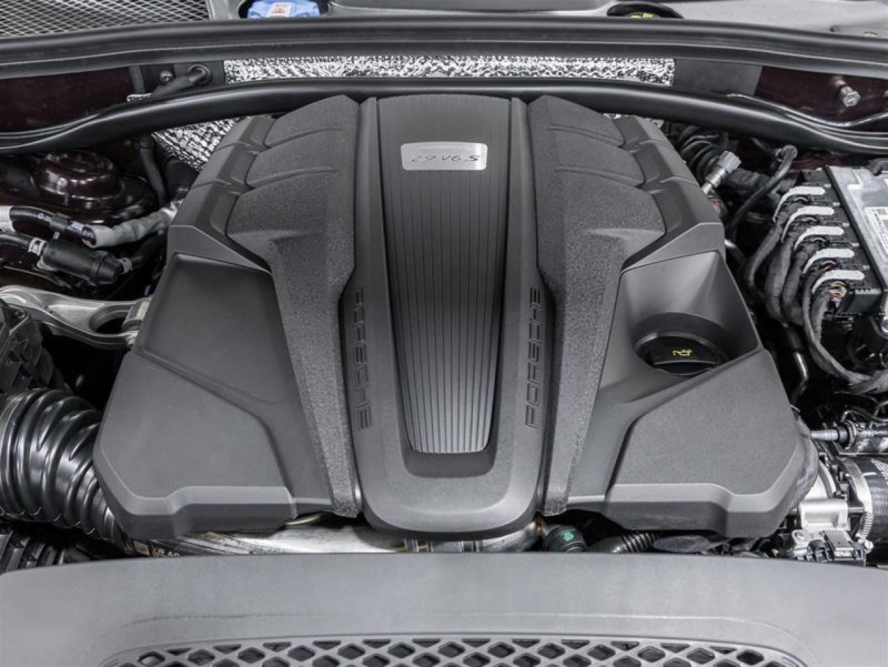 2026 Porsche Macan  Photo2