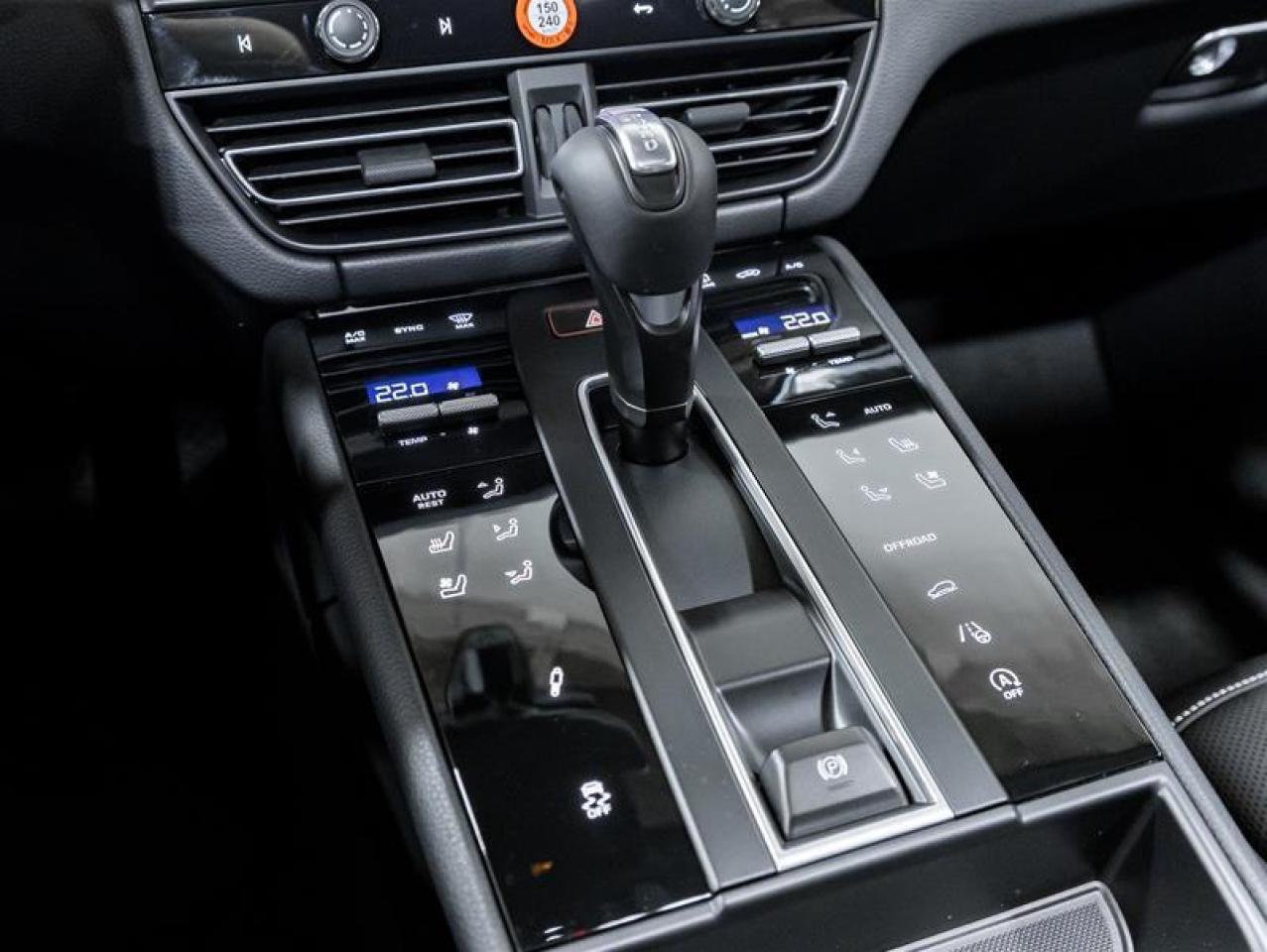 2026 Porsche Macan  Photo