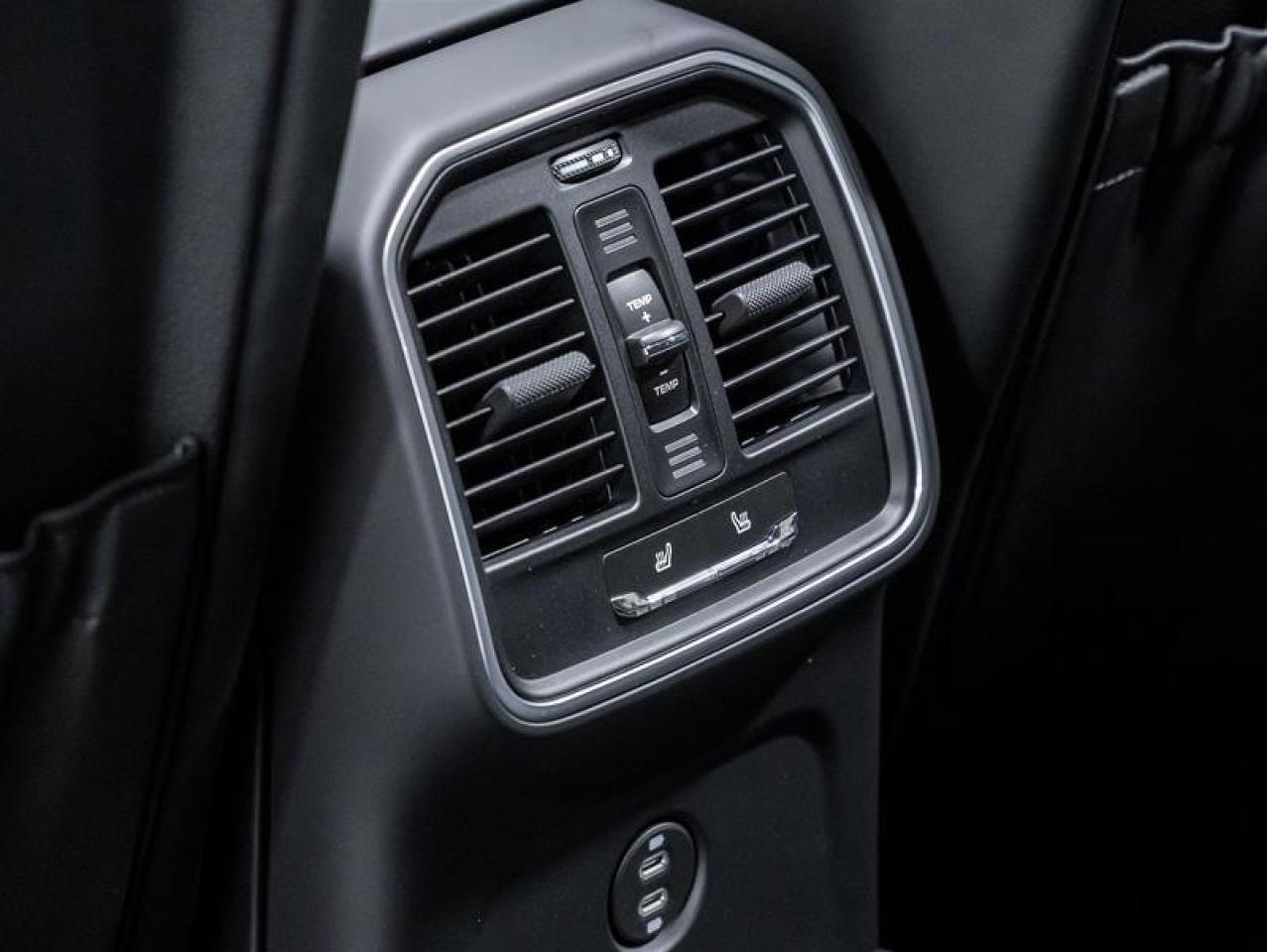 2026 Porsche Macan  Photo