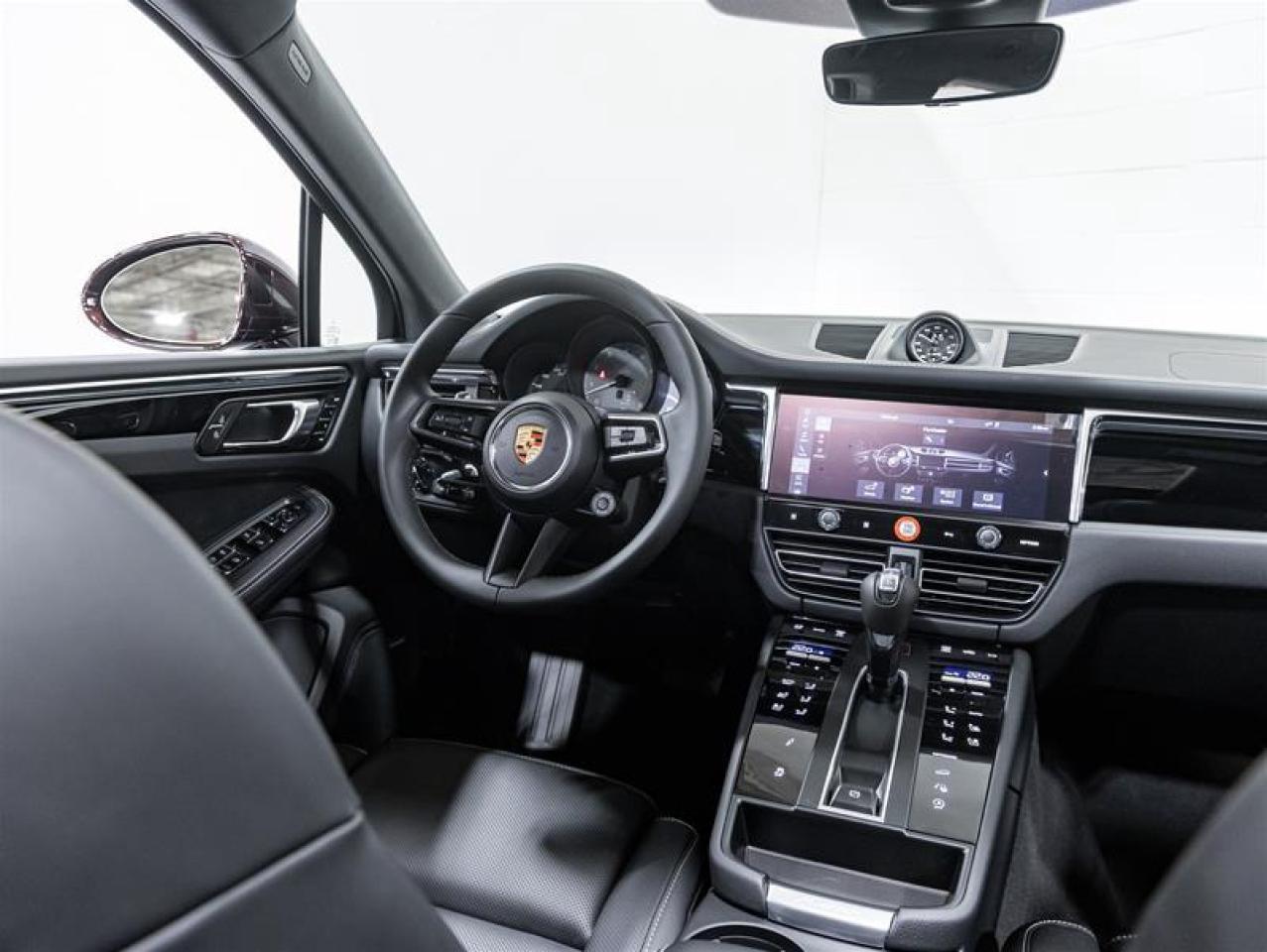 2026 Porsche Macan  Photo