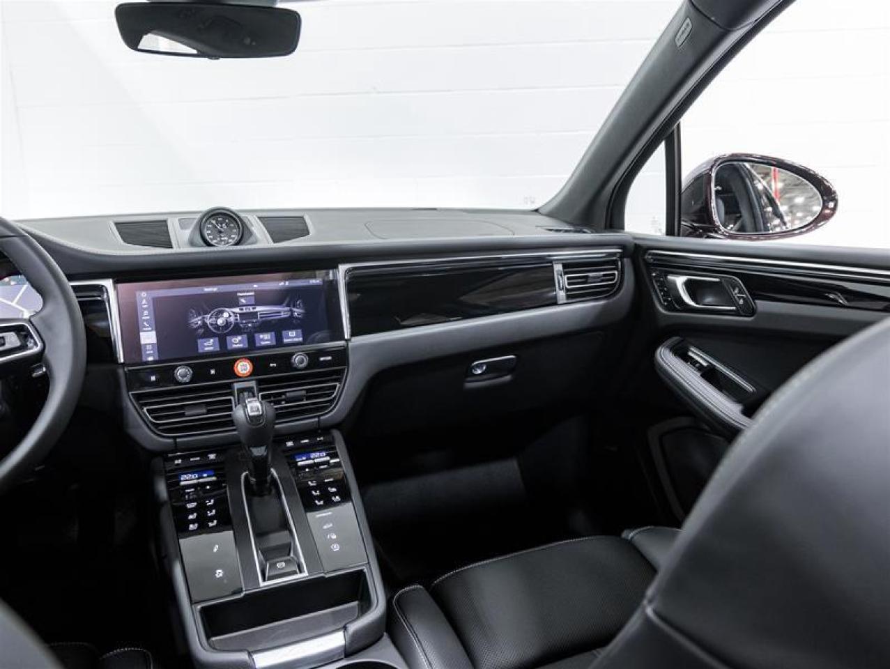 2026 Porsche Macan  Photo