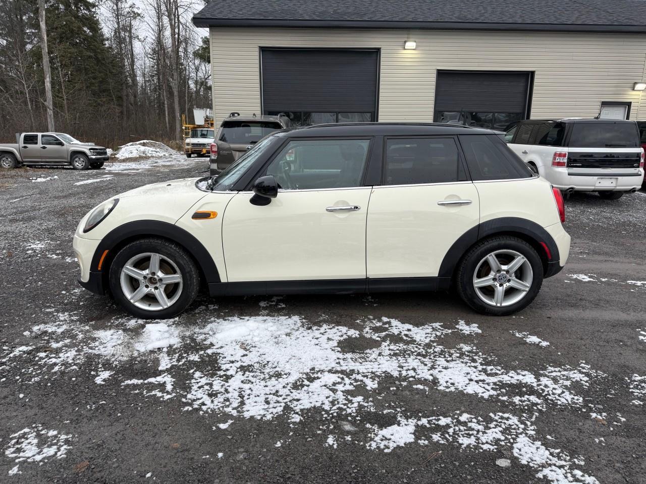 2015 MINI 5 Door Cooper 4dr Hatchback Photo