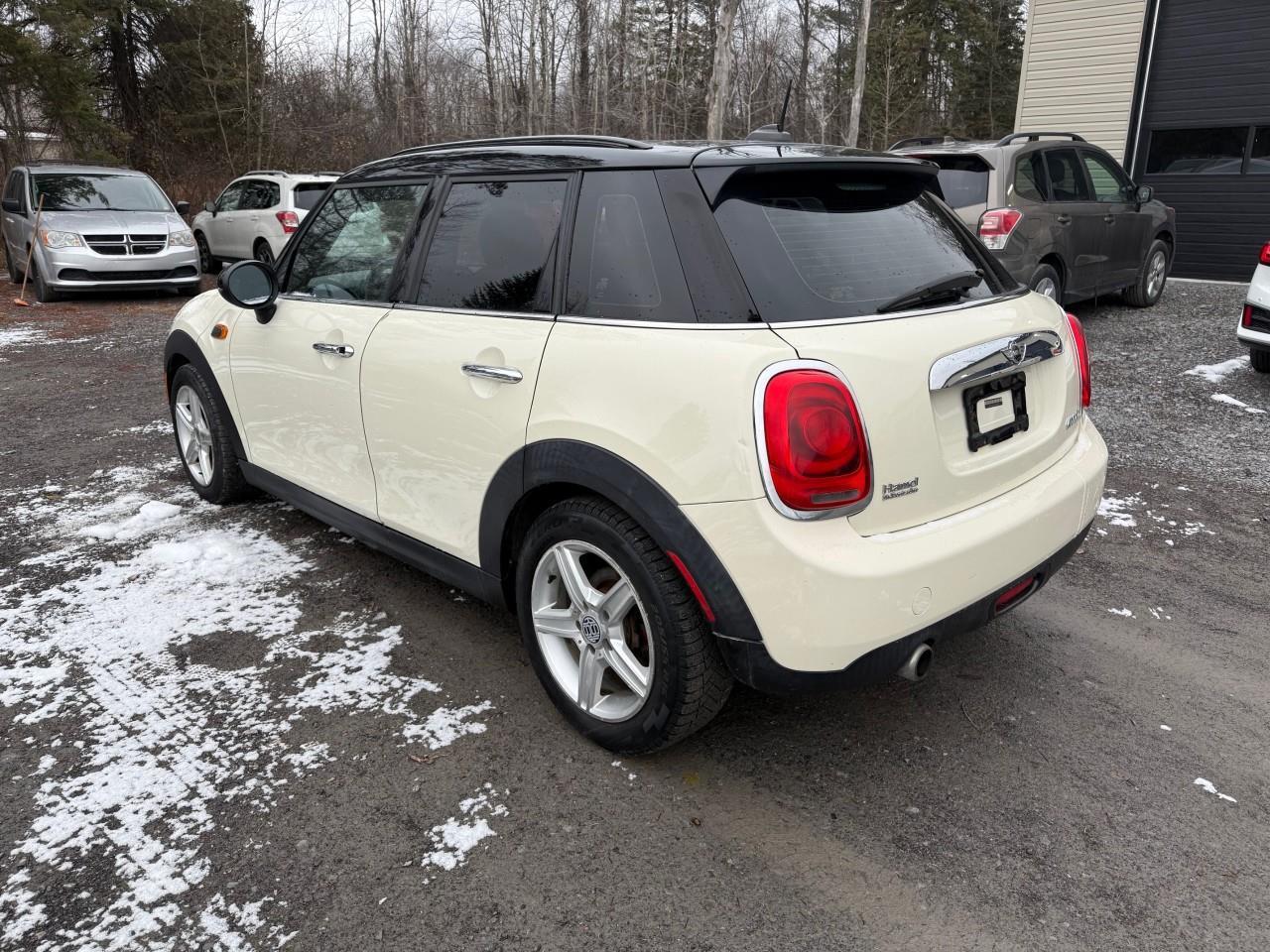 2015 MINI 5 Door Cooper 4dr Hatchback Photo2