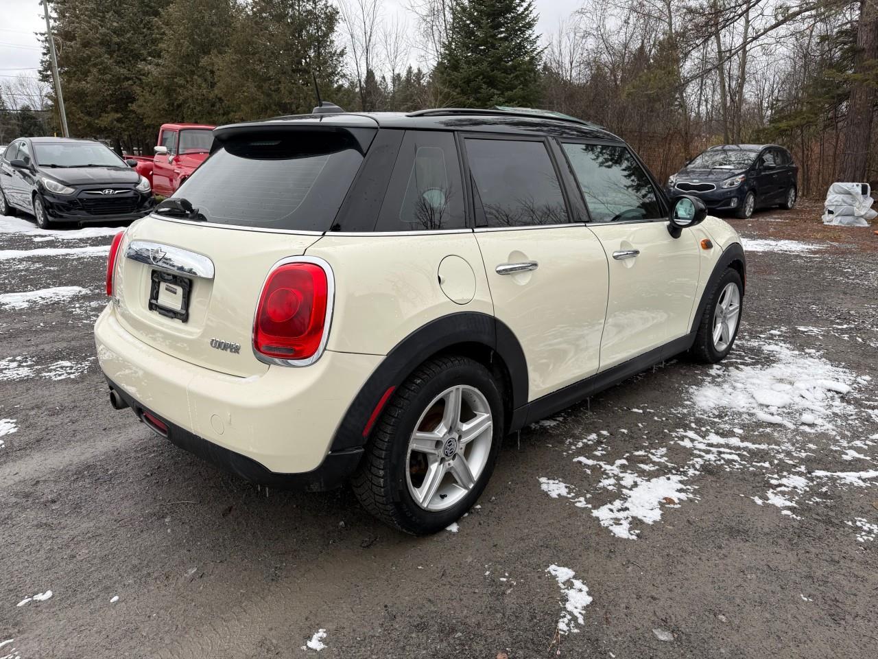 2015 MINI 5 Door Cooper 4dr Hatchback Photo